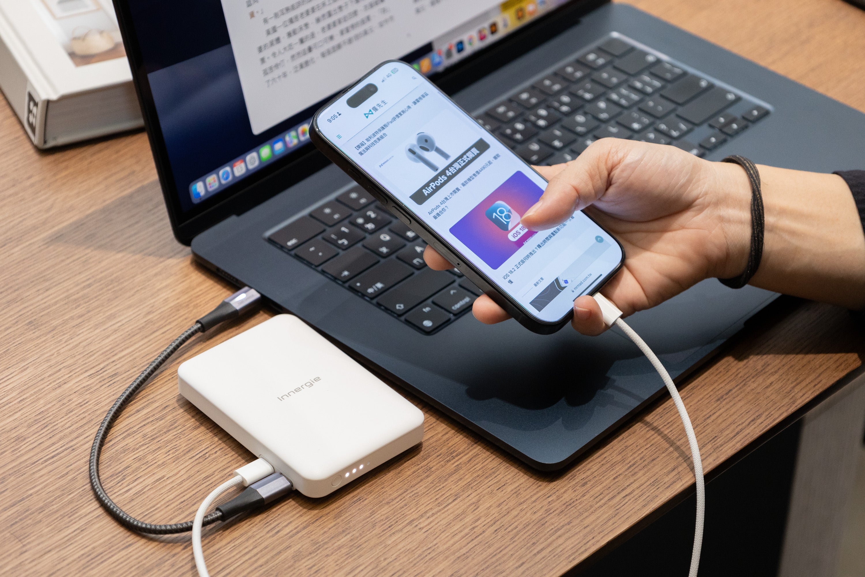 小さなボディに働く自由を。｜Qi2×USB-C ｜45W出力×10,200mAh