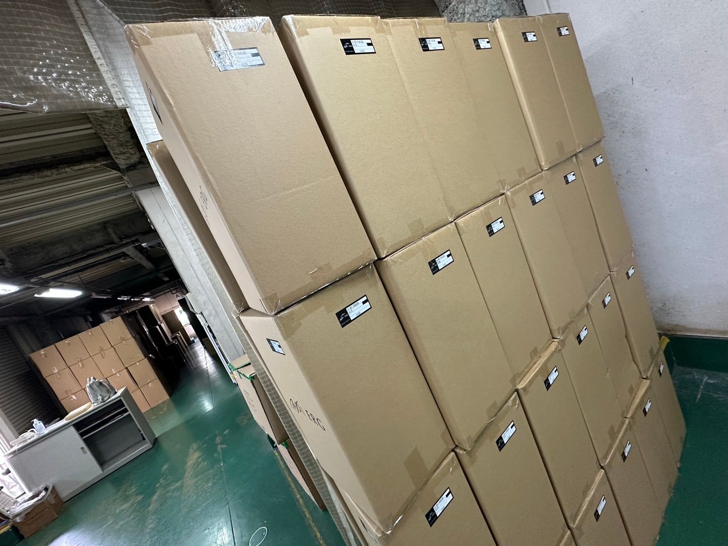 背負わないから荷物の重さや汗から解放。キャリーにもなる容量拡張式