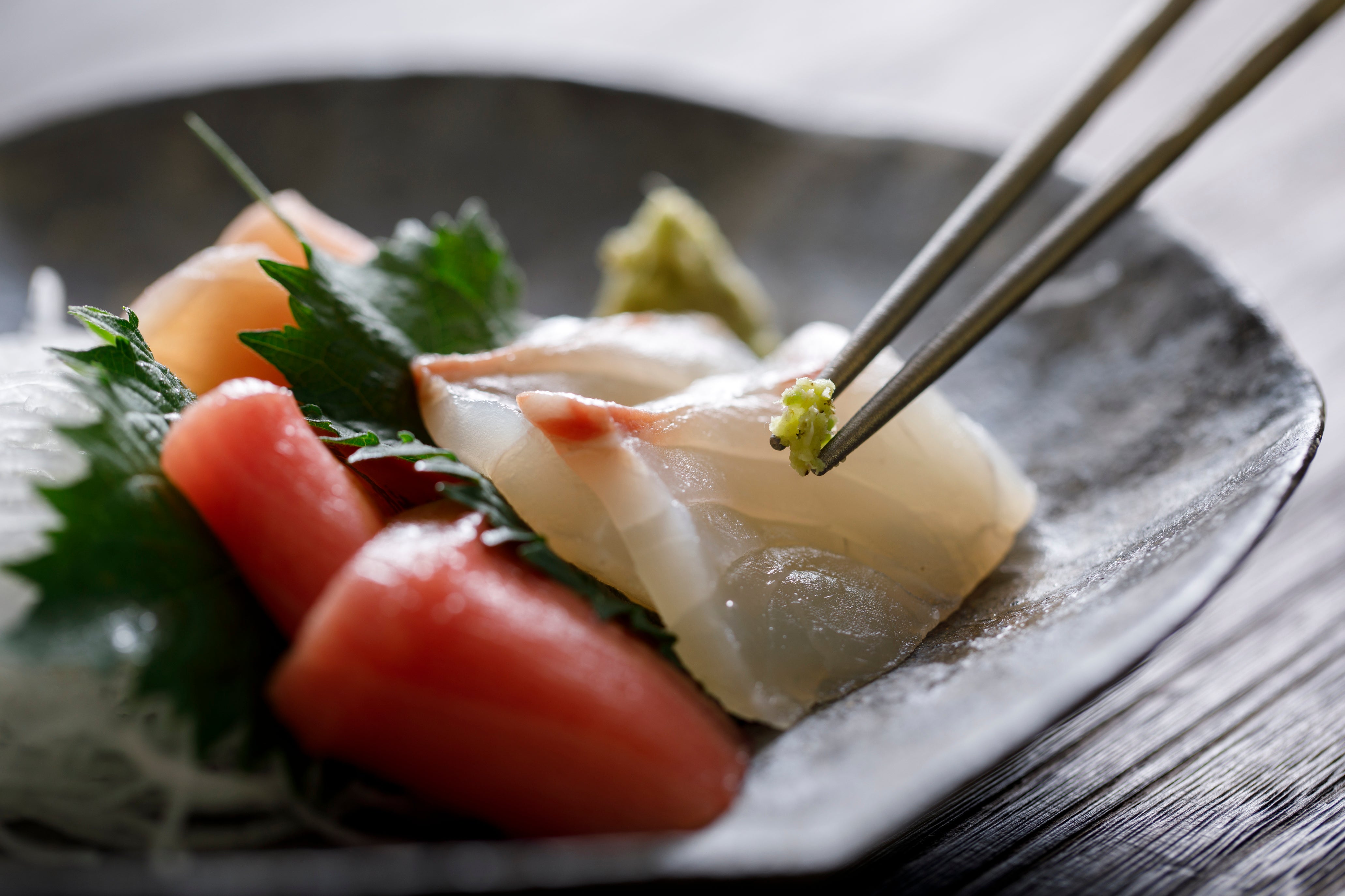 魚の旨みを逃さず摘みやすい。軽量20gで毎日の食事を格上げする一生