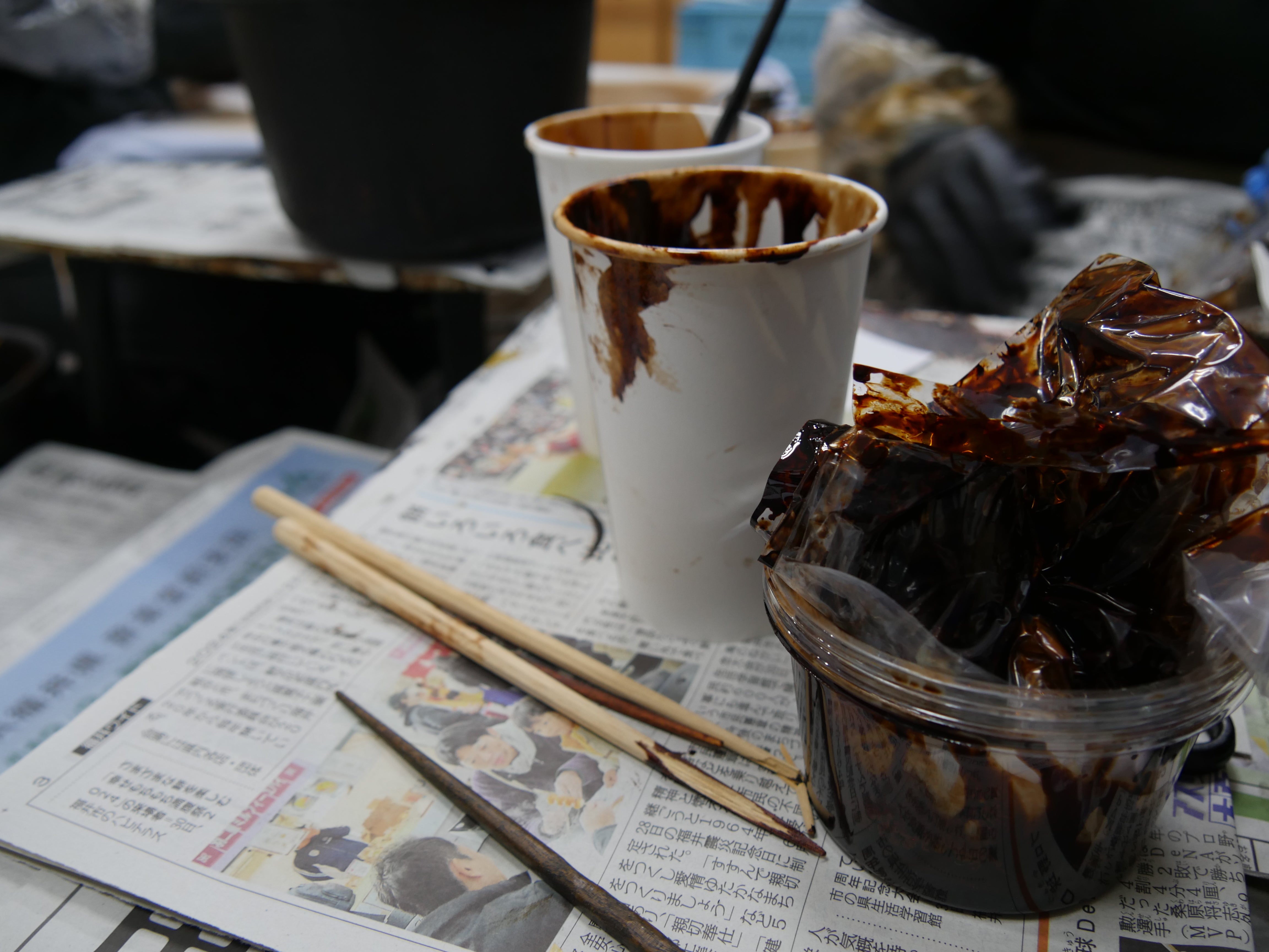 使い込むほど艶めく銘木・縞黒檀。職人技が冴える摺り漆で仕上げ