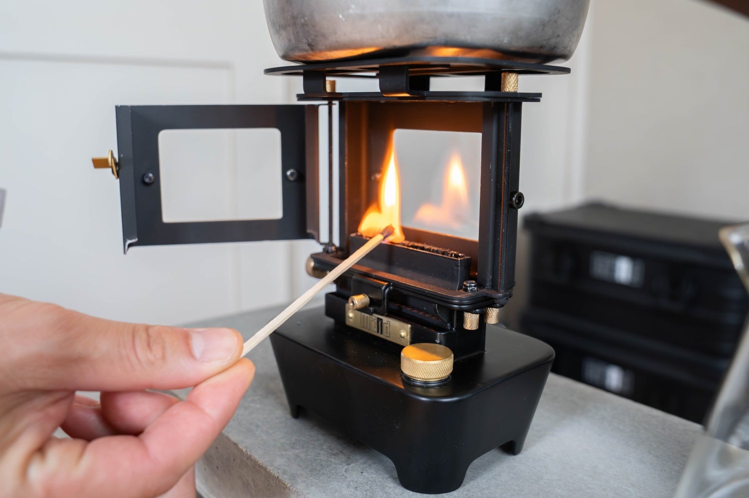 Makuake｜室内暖炉、くつろぎの炎を手元で。ヴィンテージ感漂う