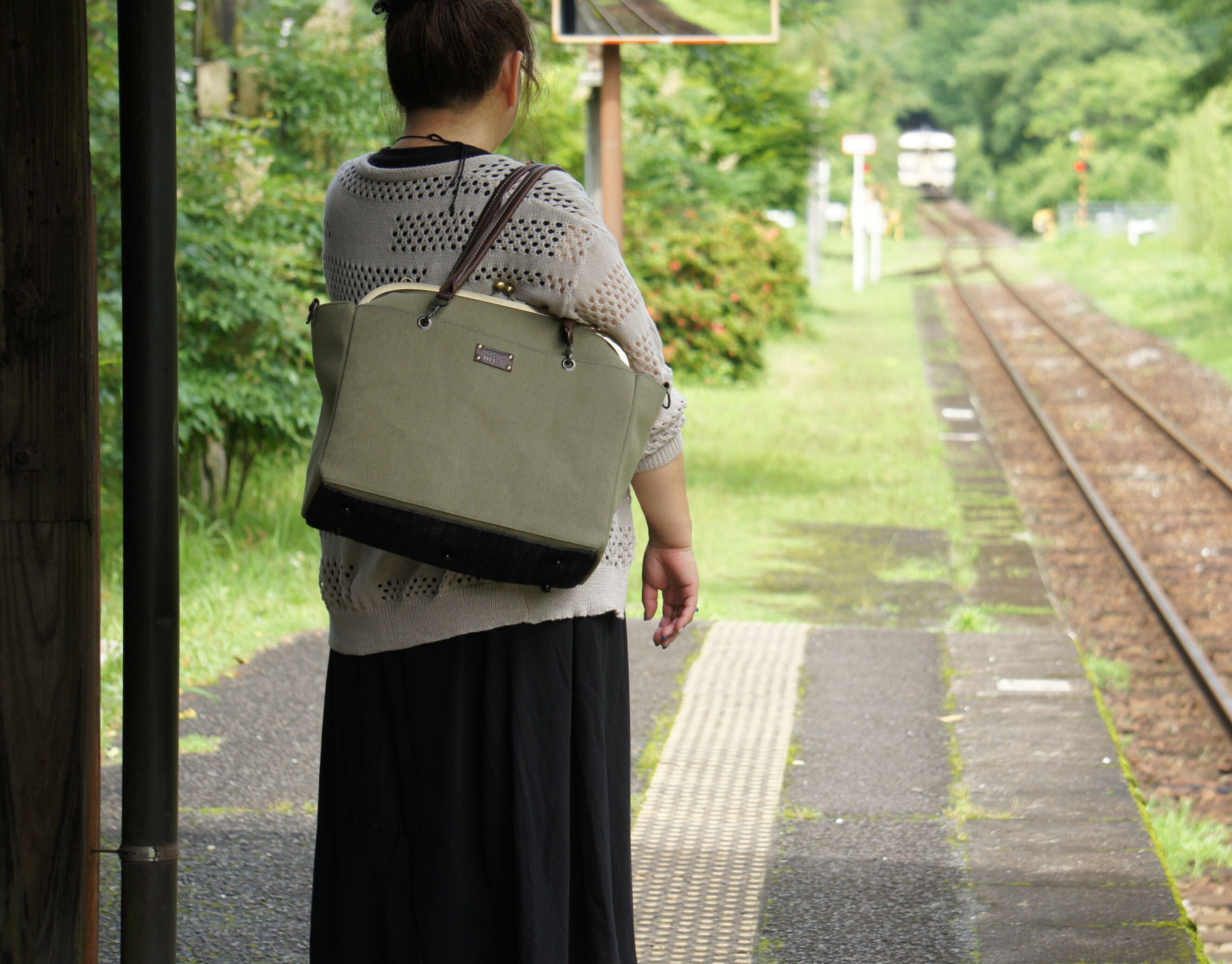 ガバッと開いて、しっかり立つ】使いやすさにこだわった大容量がま口
