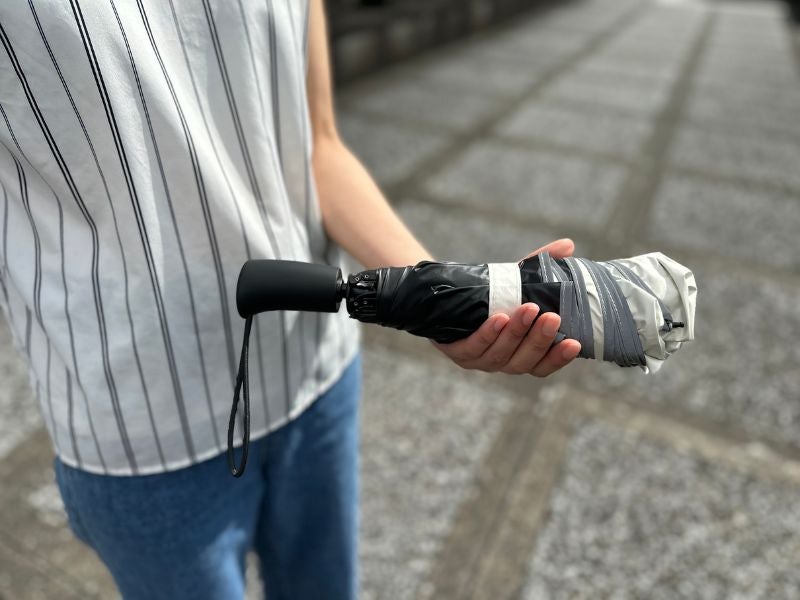3秒乗車】濡れるスキを与えない。雨x暑さx強風に対応したワイド傘で