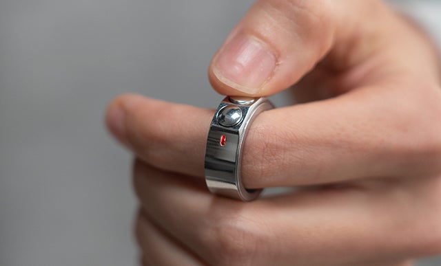 美品 RING MOUSE リングマウス チタン マウスは“持つ”から“身につける”へ。スマート操作の新定番、RING MOUSE