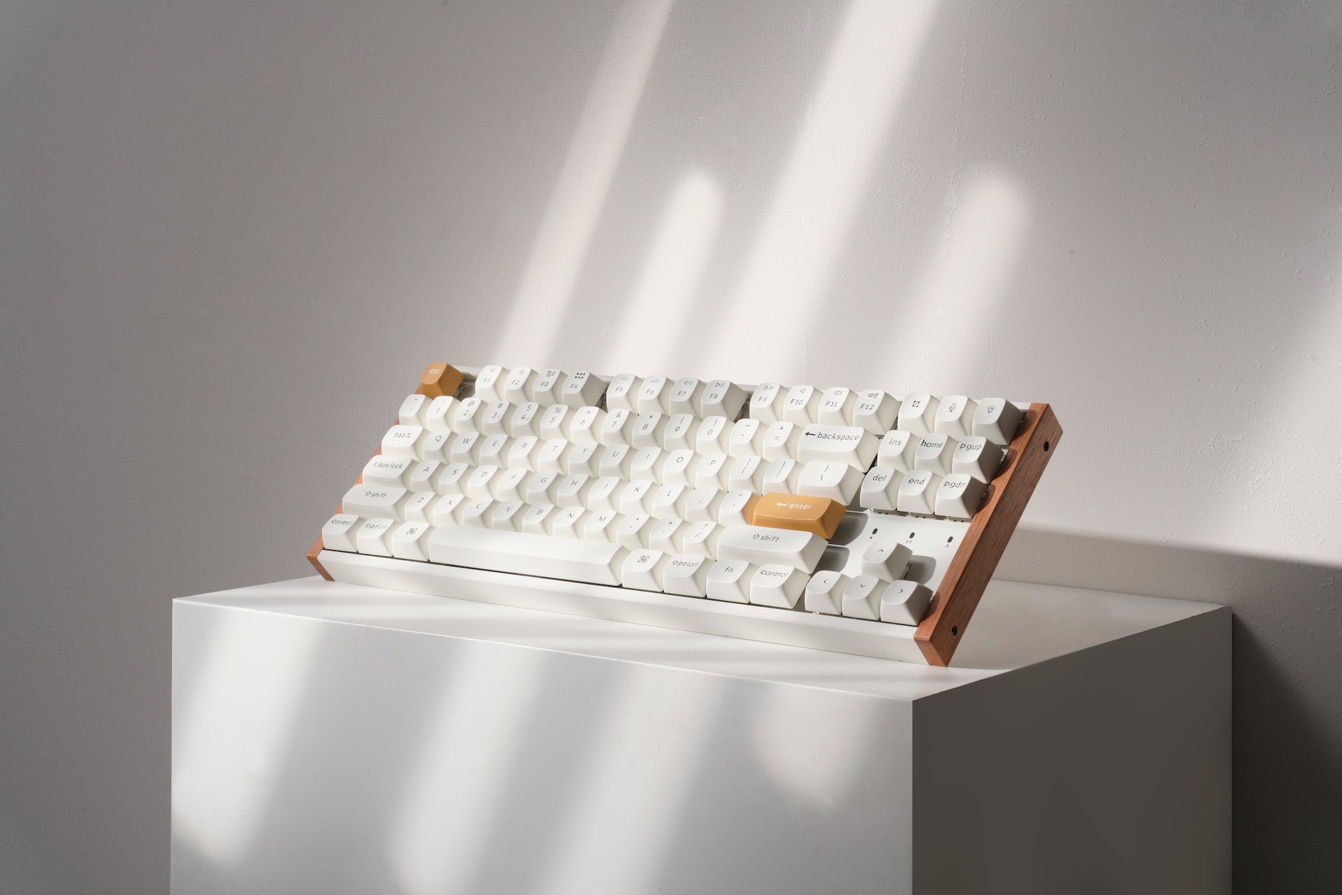 天然木の美しさに磁気スイッチの反応速度を-Keychron最新型TKL