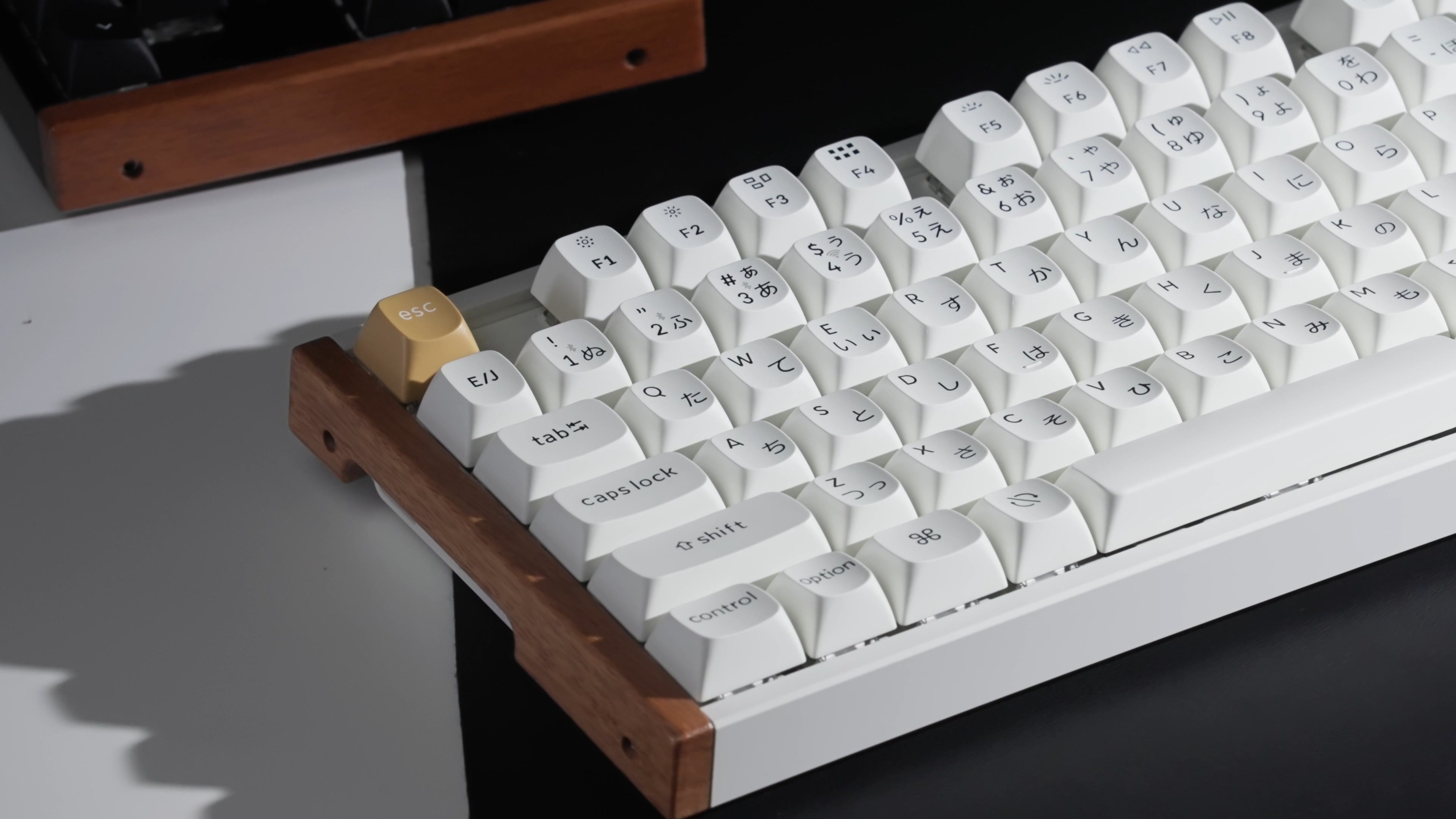 天然木の美しさに磁気スイッチの反応速度を-Keychron最新型TKL