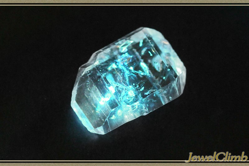 夏真っ盛り！宝石を見ながら涼しいお部屋の中で涼をとりませんか