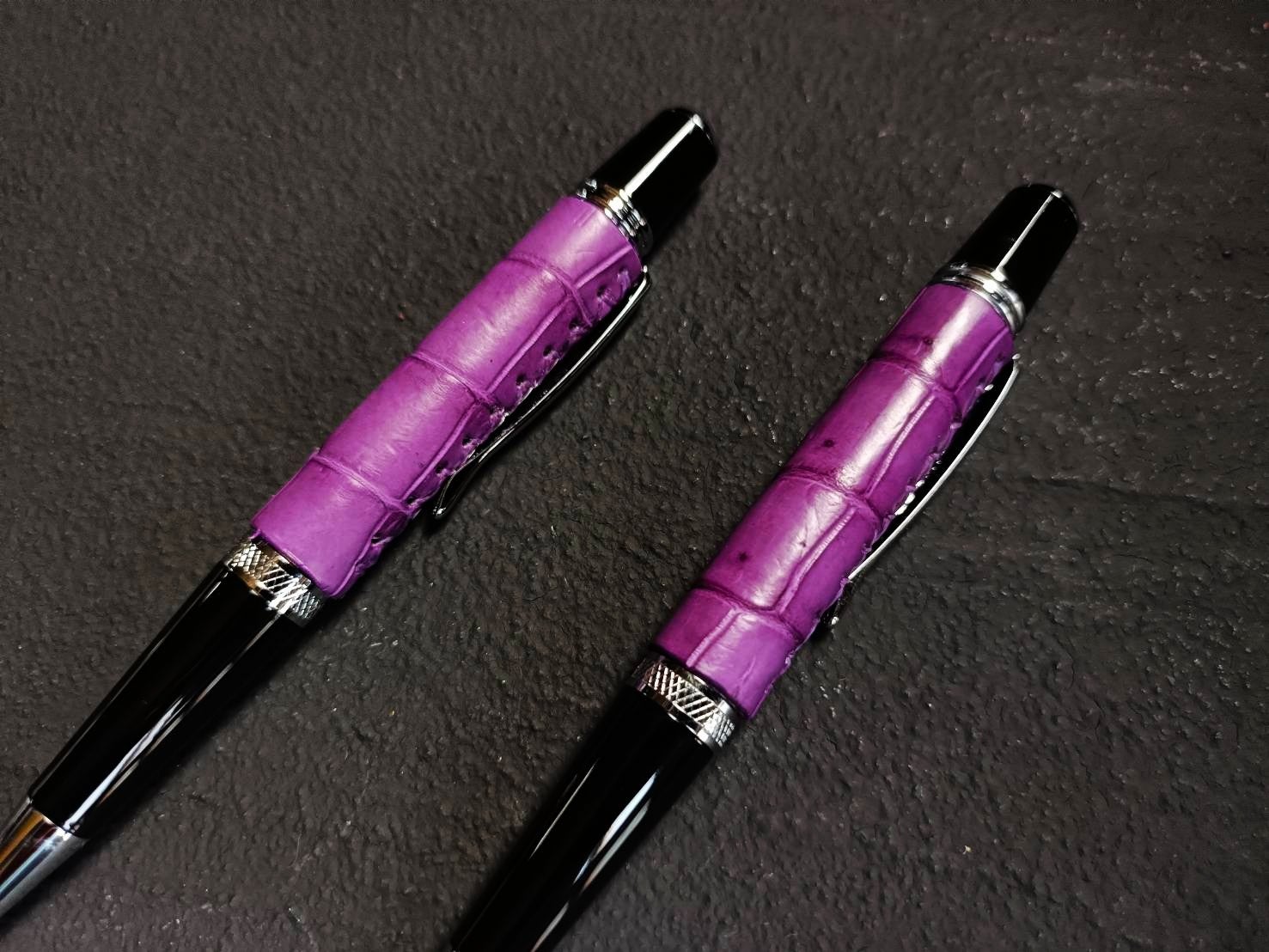 千年の紫 日本古来の高貴な色彩×革の王者クロコダイルが織りなす至高の