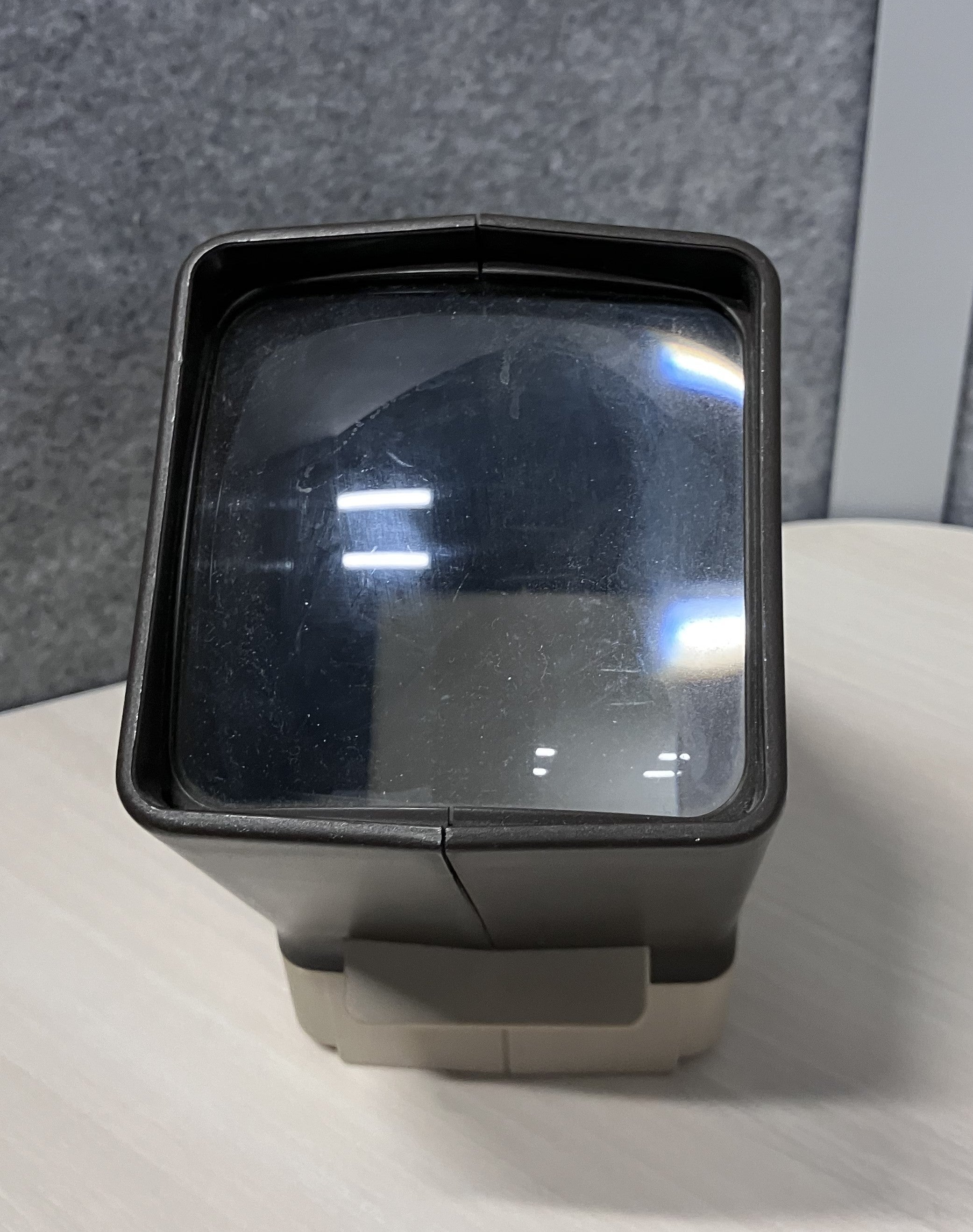 Makuake｜スマホの映像が『空中に浮き出る!?』毎日が楽しくなるスマホ