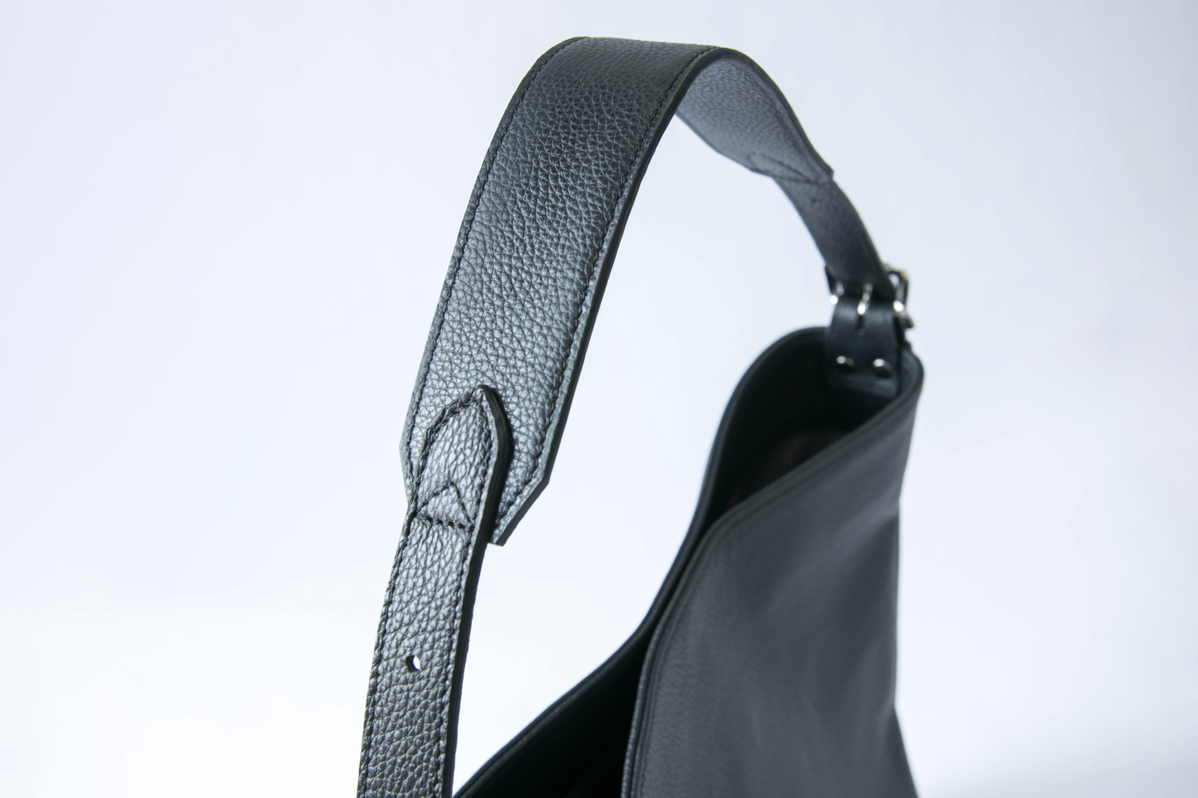 整理しやすく大容量】カンタン整理で使いやすい！3WAYバケットバッグ