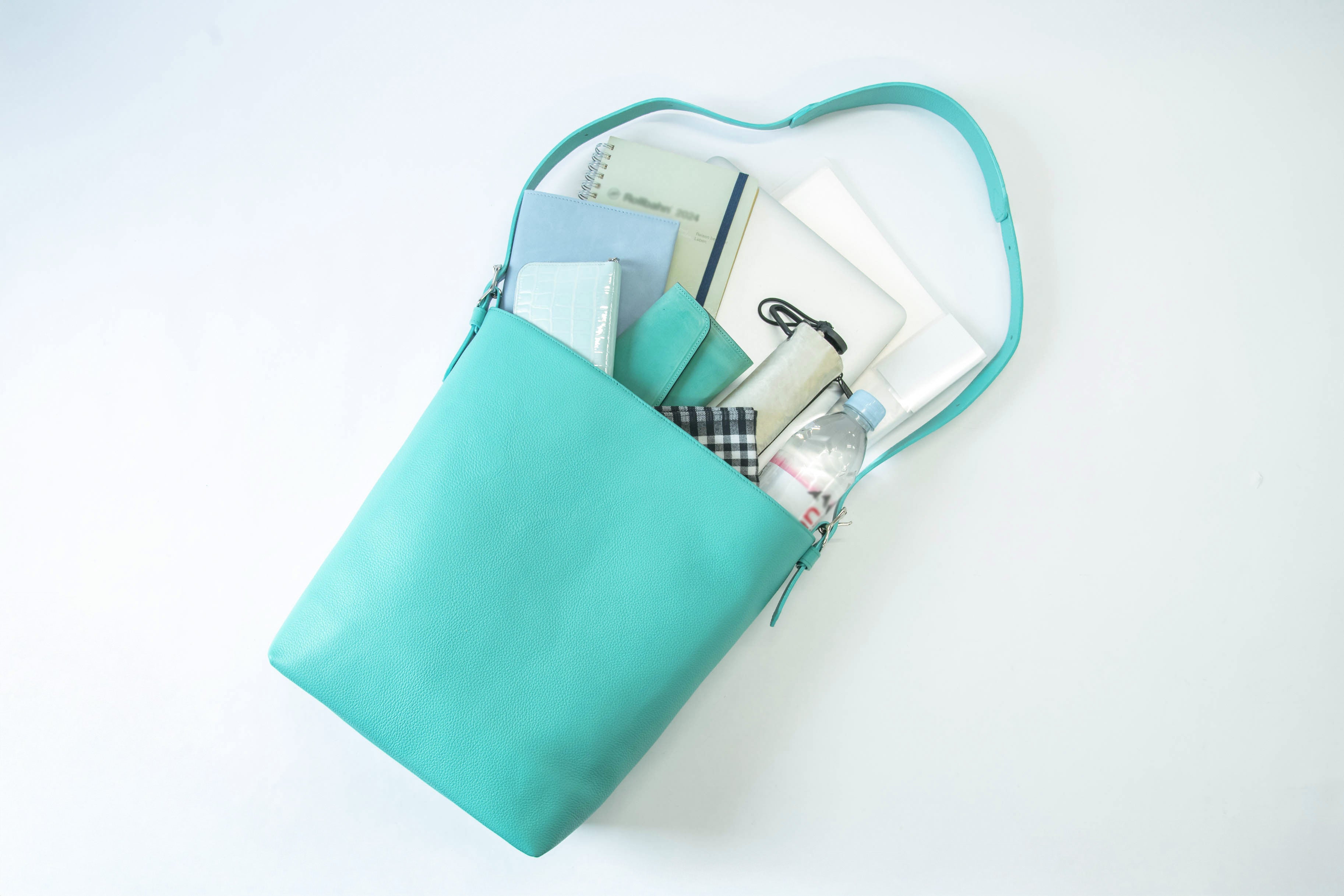 整理しやすく大容量】カンタン整理で使いやすい！3WAYバケットバッグ