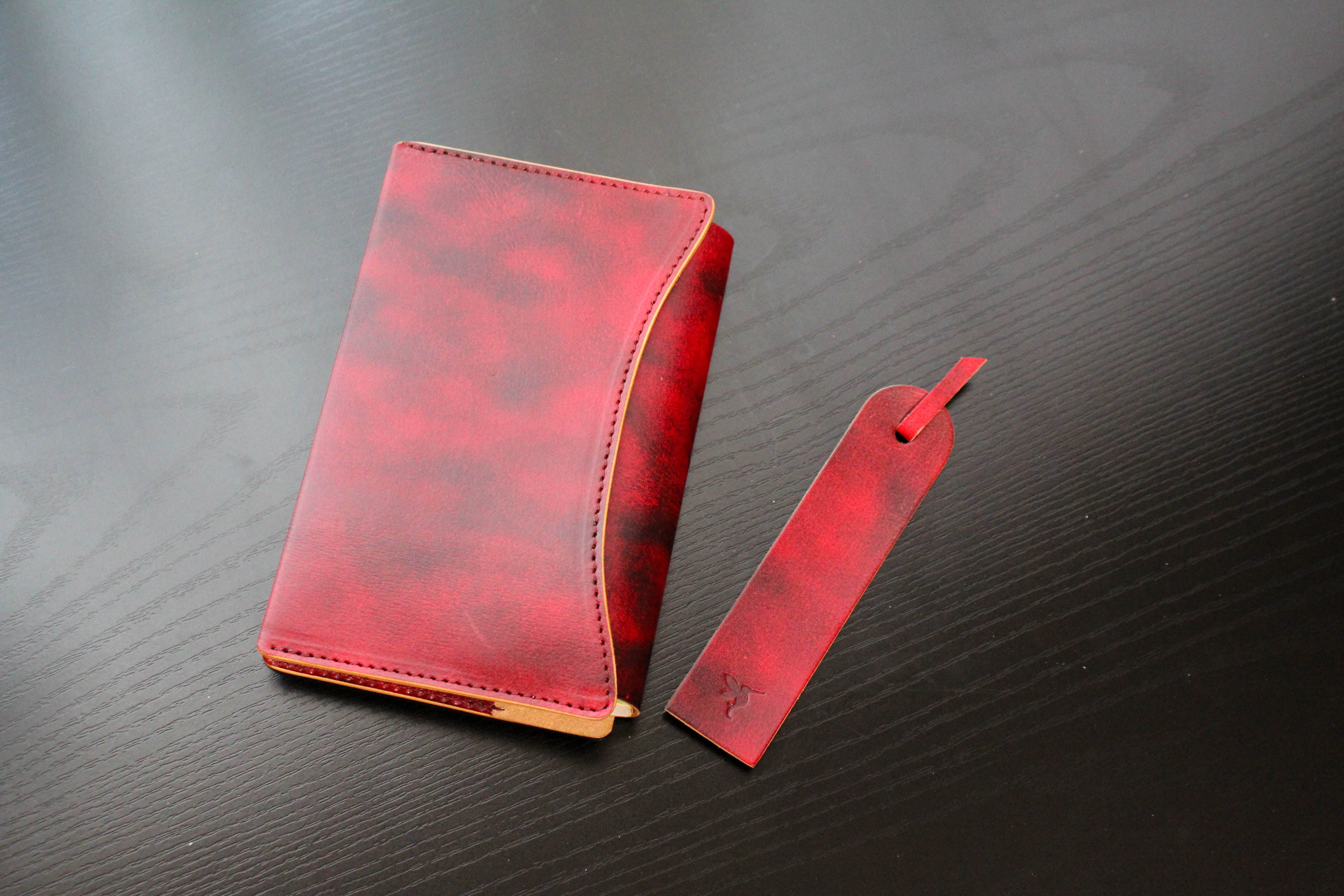 至高の輝き】新構造で入れやすい！使いやすさと美しさを追求した本革