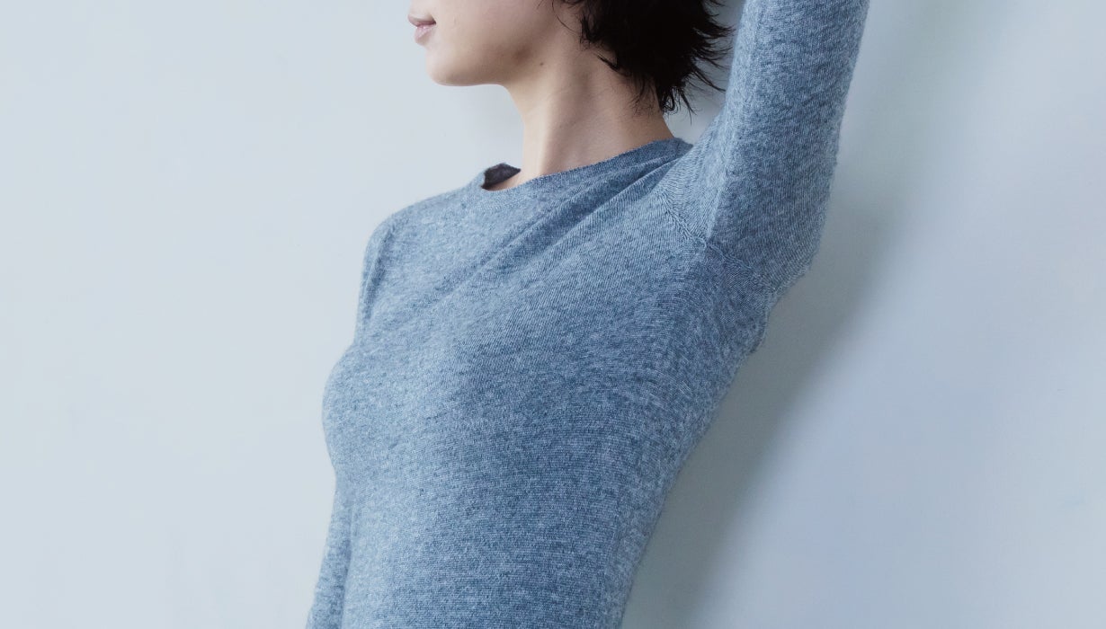 惜しまれつつ幕を閉じた幻のニットが復活。驚くほどに体に吸い付く着