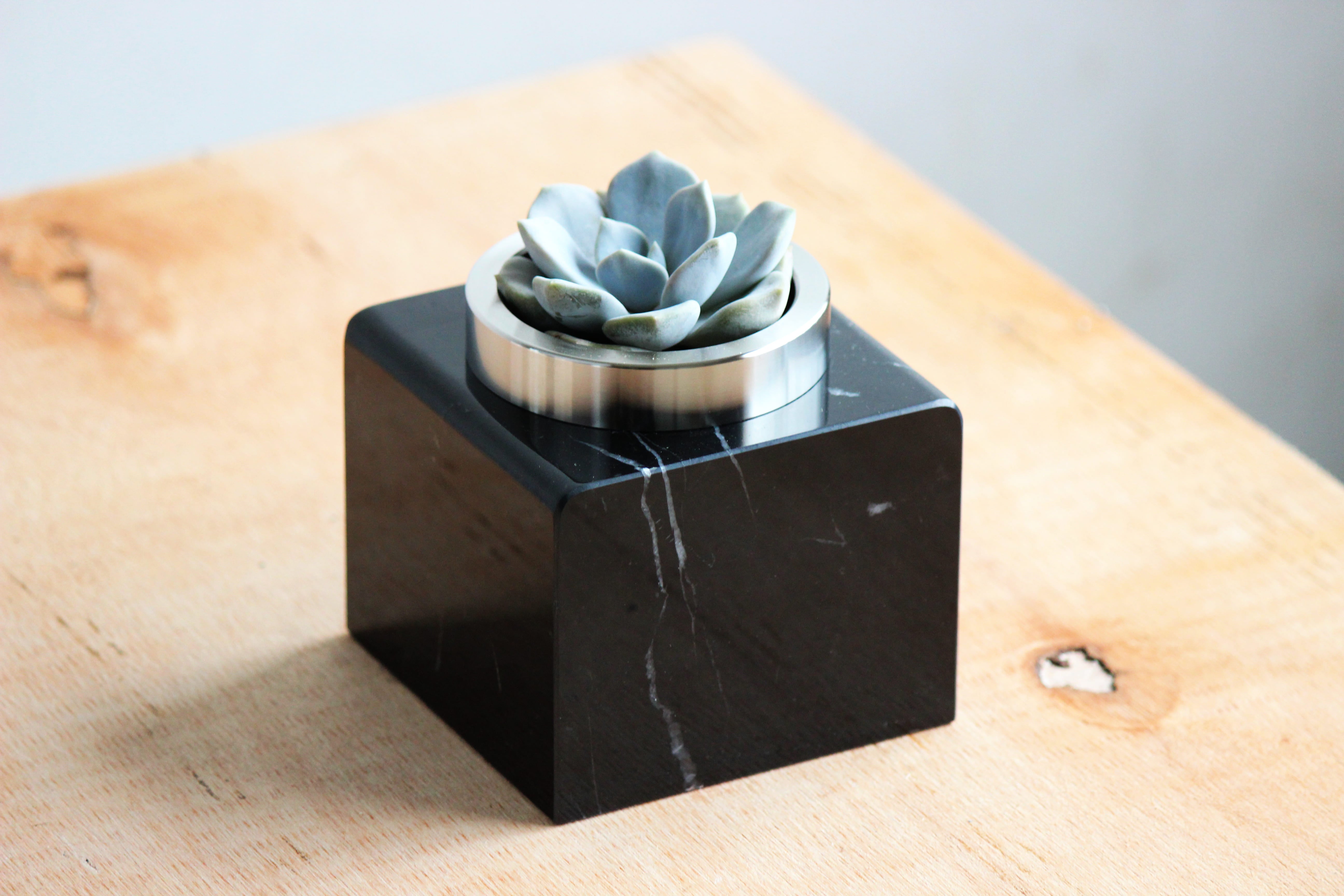 天然大理石×ステンレス鉢】目視が簡単で根腐れを防げる！特許構造の