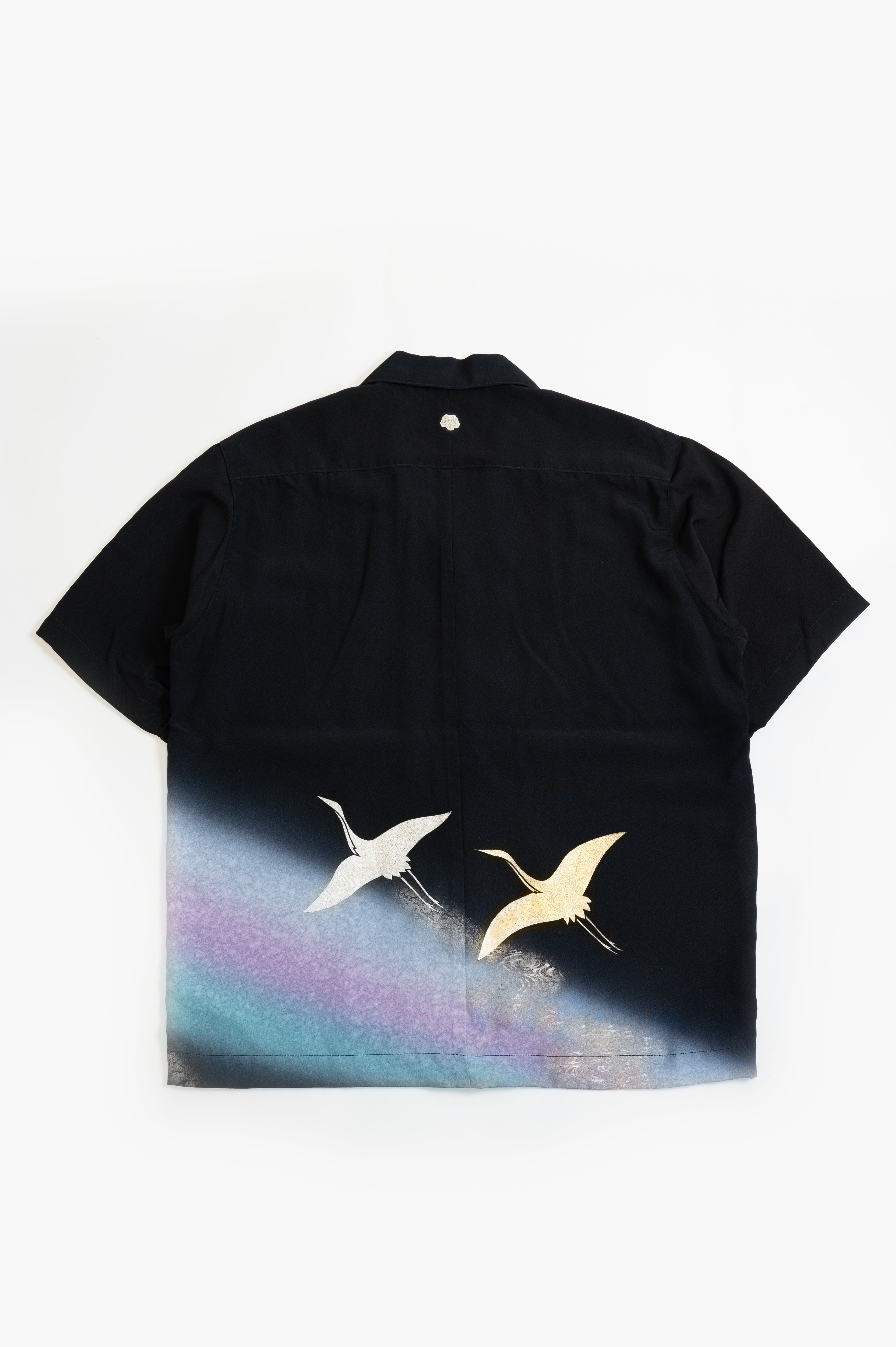 そのシャツ、二つとない物語。日本の伝統美「黒留袖」を解体し再構築