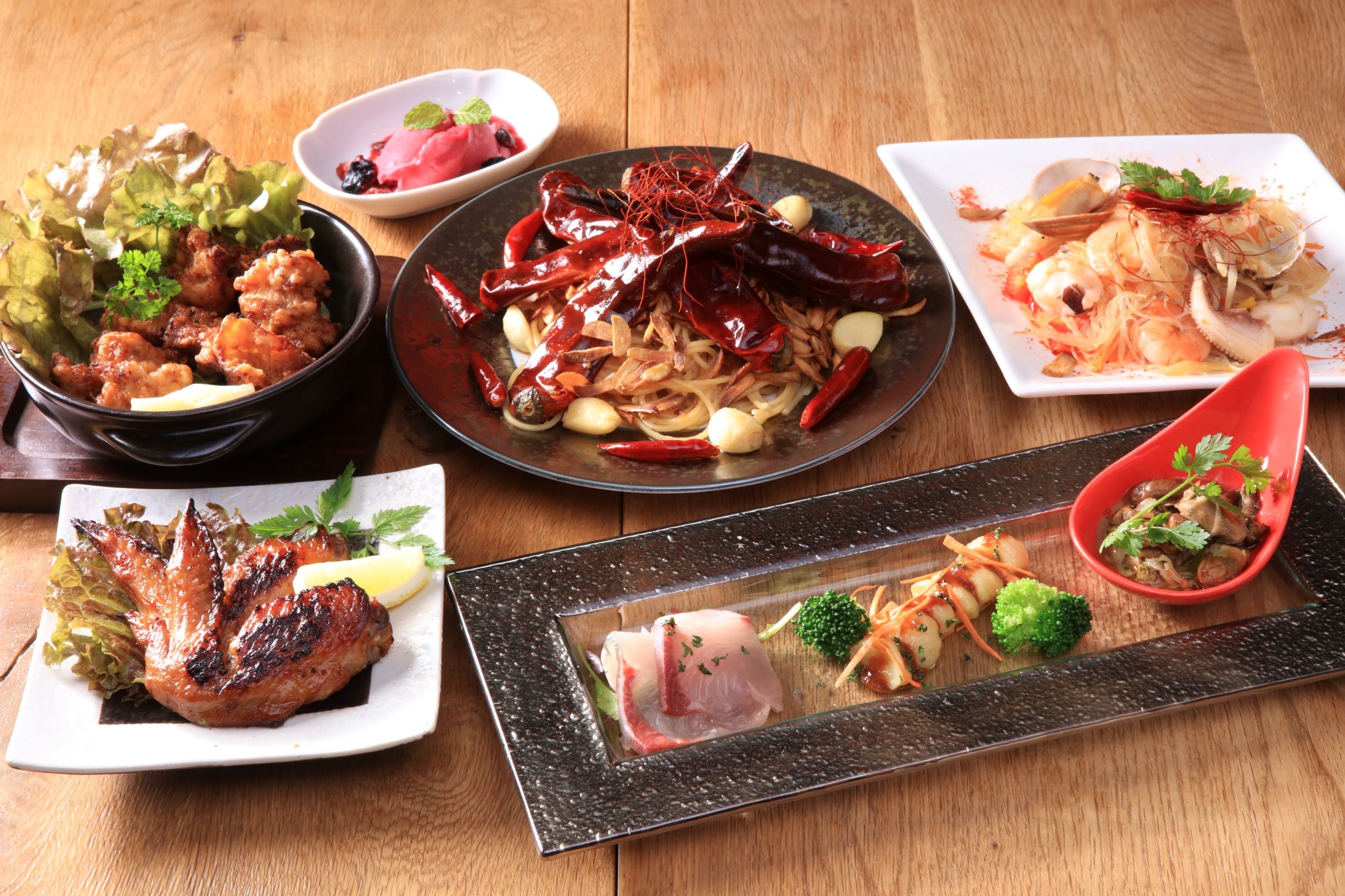 激辛殿堂「赤い壺」の姉妹店、会員制にんにく料理店「白いつぼ」が