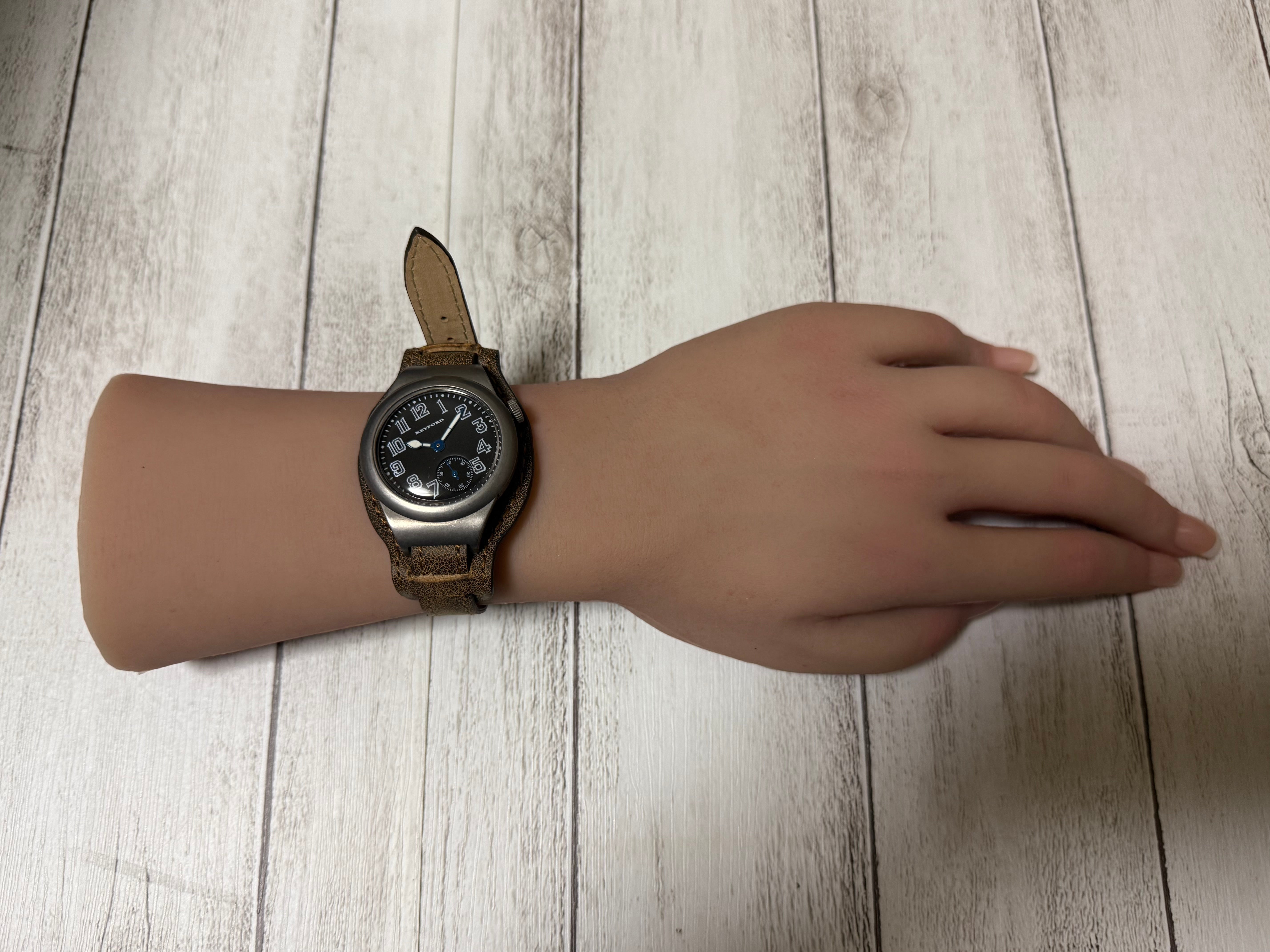 創立20周年還元爆割第2弾! 英国トレンチ&ドライバーズウォッチを忠実に