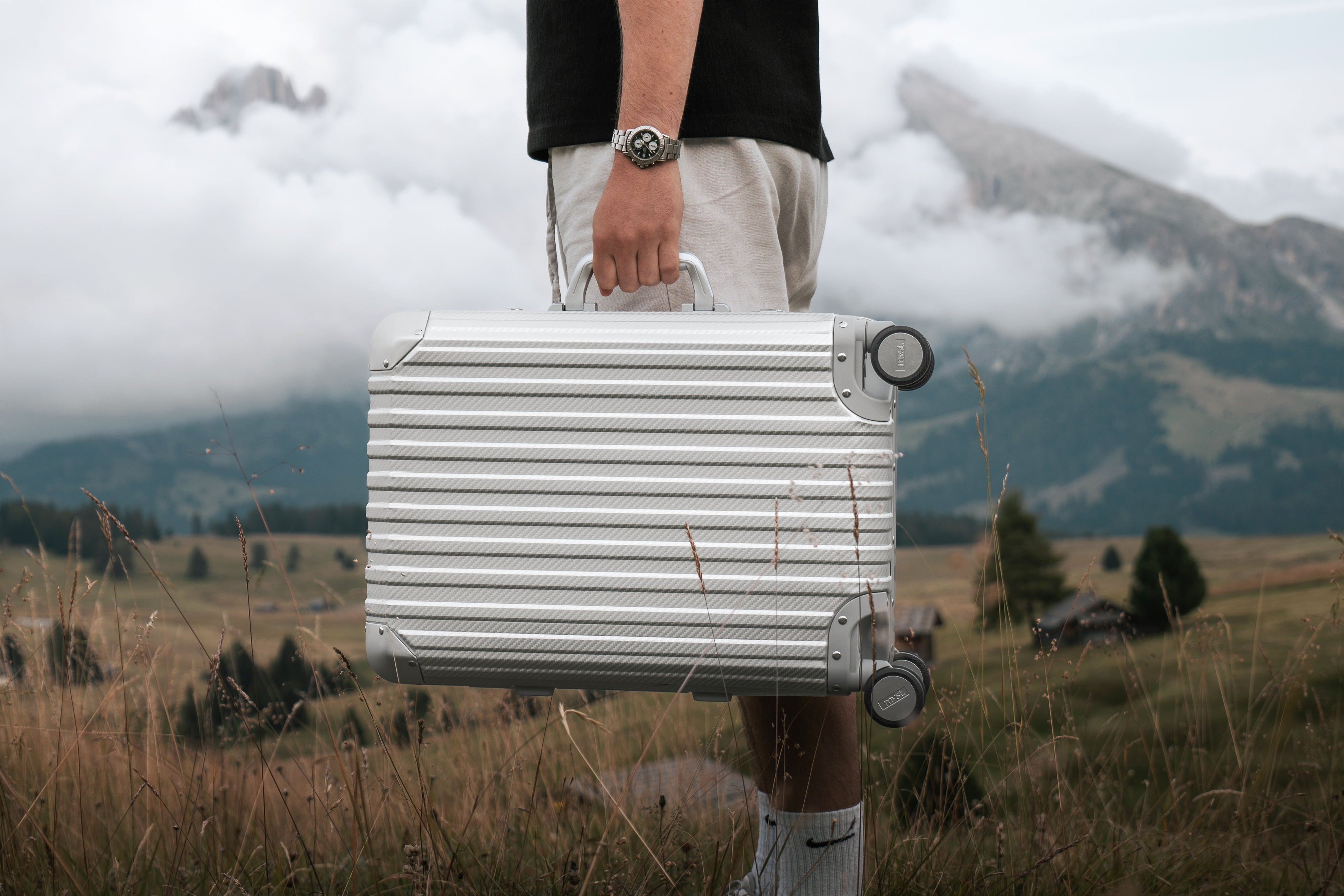 MVST・Treva】耐久性×高級感！旅を格上げする次世代アルミスーツケース