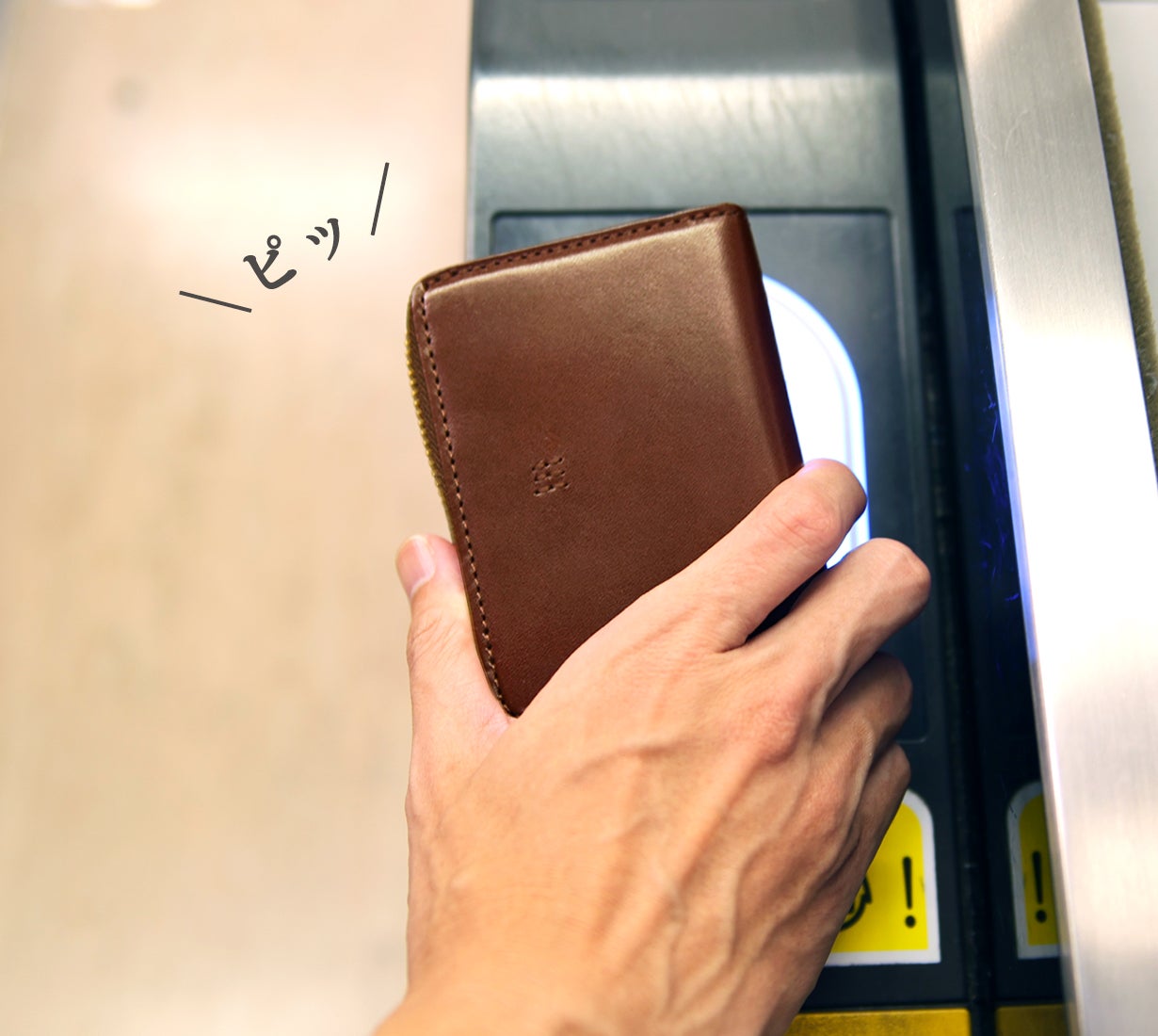 お札は折らず・膨れない新構造を実現した栃木レザーミニ財布 SATTO Pro