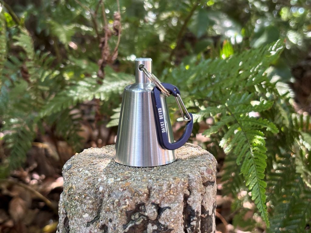 創業50年の金型技術】音で守る熊鈴。いやしの音色とシンプルな機能美の