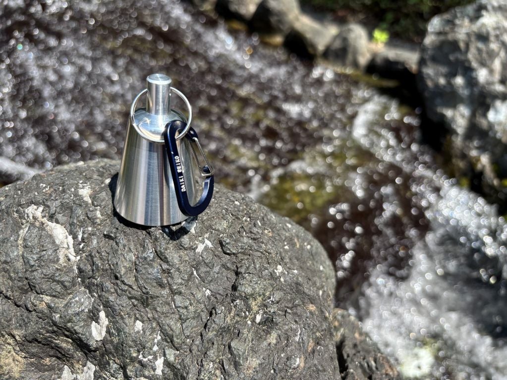 創業50年の金型技術】音で守る熊鈴。いやしの音色とシンプルな機能美の