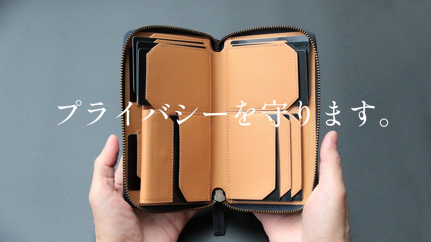美しい艶革で魅せる【大人のための新感覚長財布】挟める多機能マルチ
