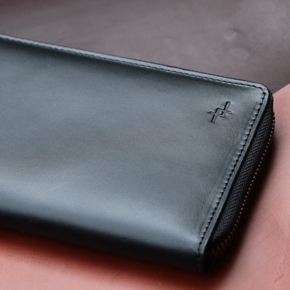 美しい艶革で魅せる【大人のための新感覚長財布】挟める多機能マルチ