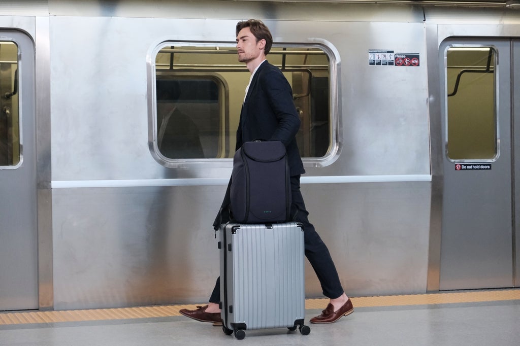 出張も旅行もこれひとつで。1～2泊分を整理整頓＆収納。防刃・盗難防止