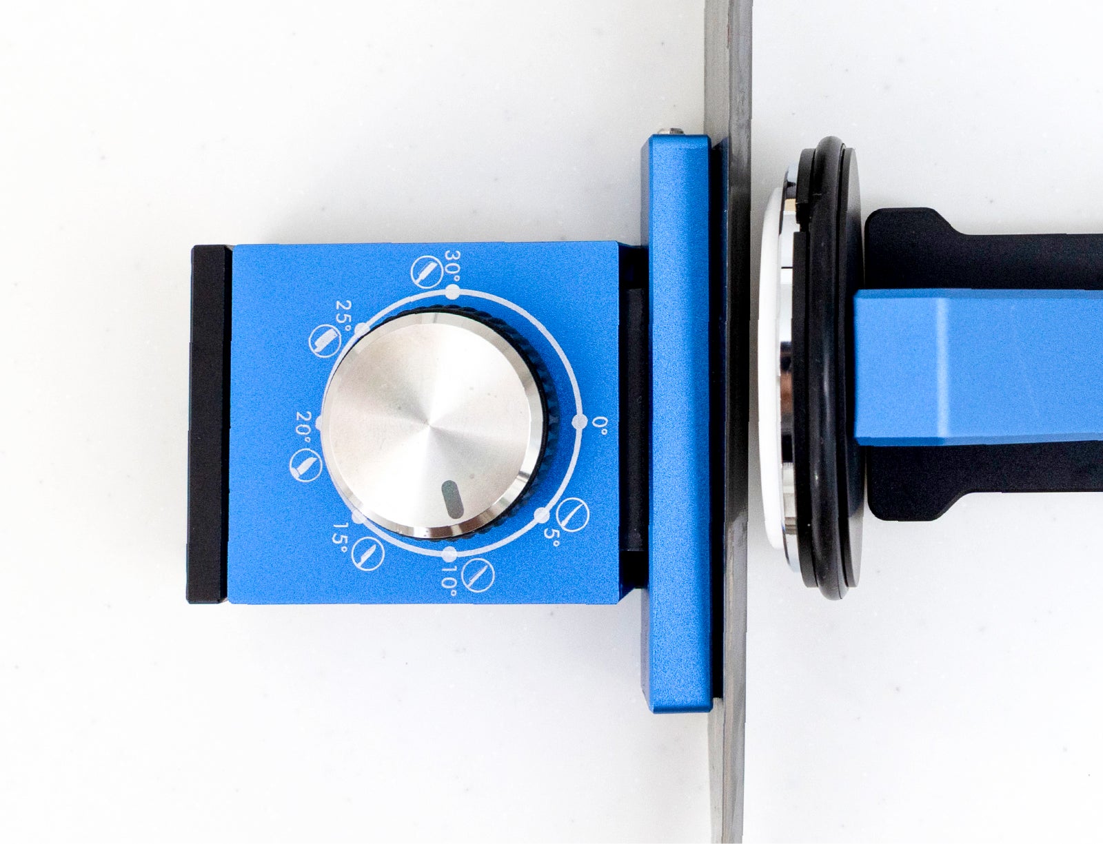転がすだけで驚異の切れ味へ】誰でも簡単に包丁研ぎの達人に。刃之匠