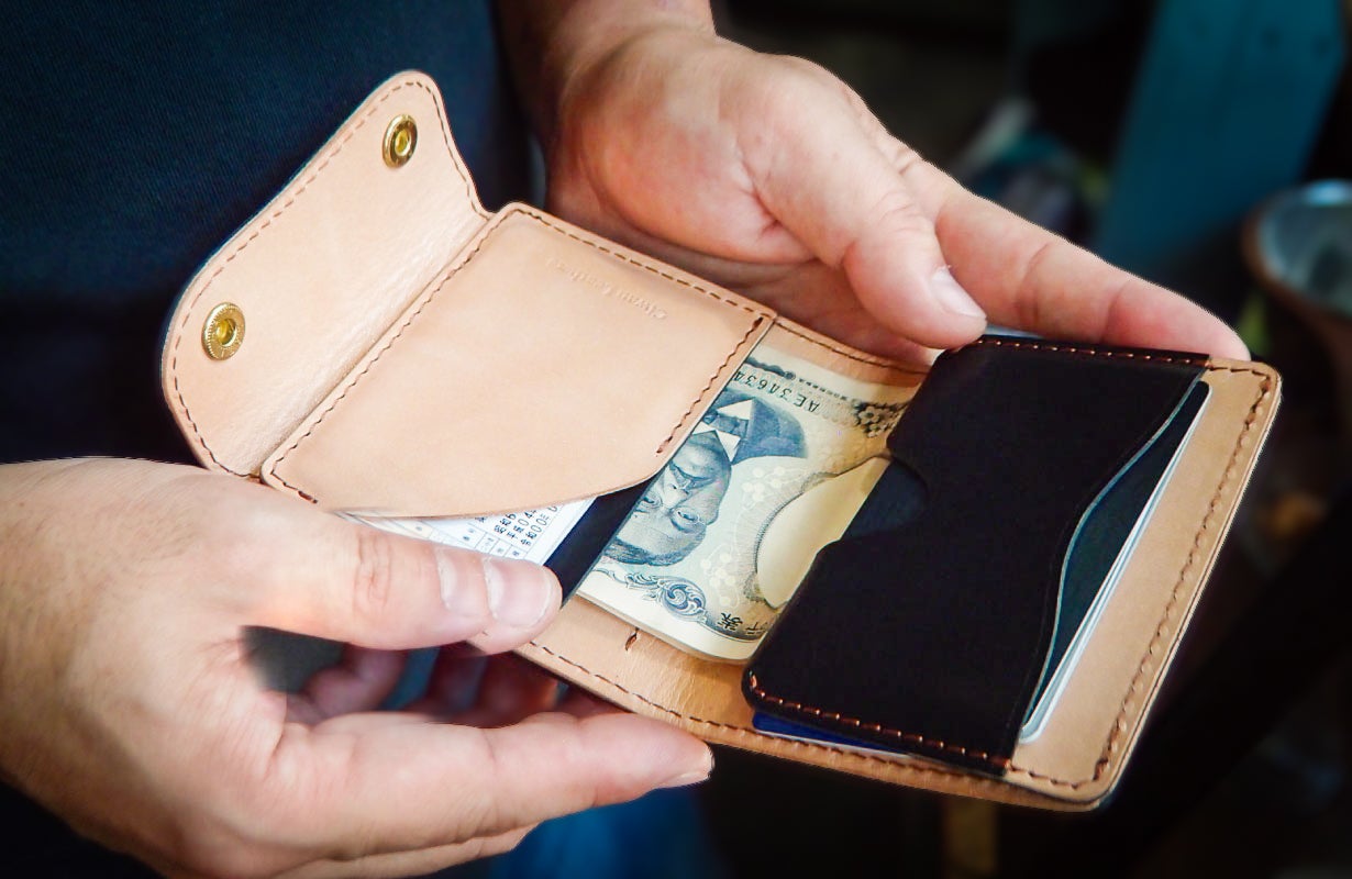 支払い動作」から逆算した、究極の時短設計。職人が仕上げるコンパクト