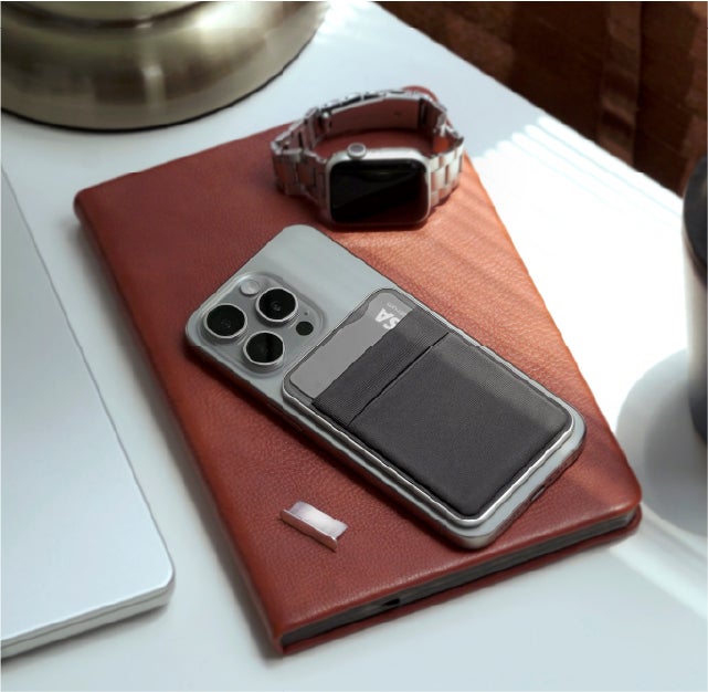 プレートを着脱、着せ替えできるスマホウォレット。次世代のスマートな