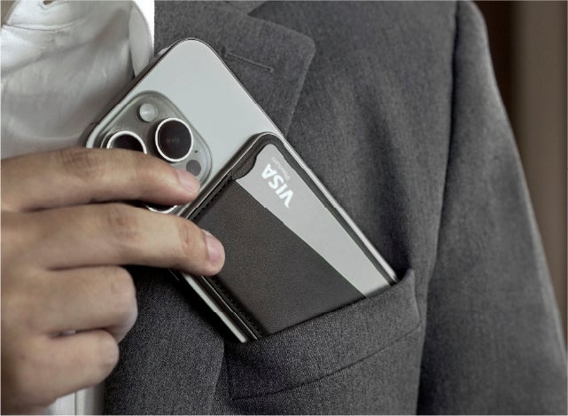 プレートを着脱、着せ替えできるスマホウォレット。次世代のスマートな