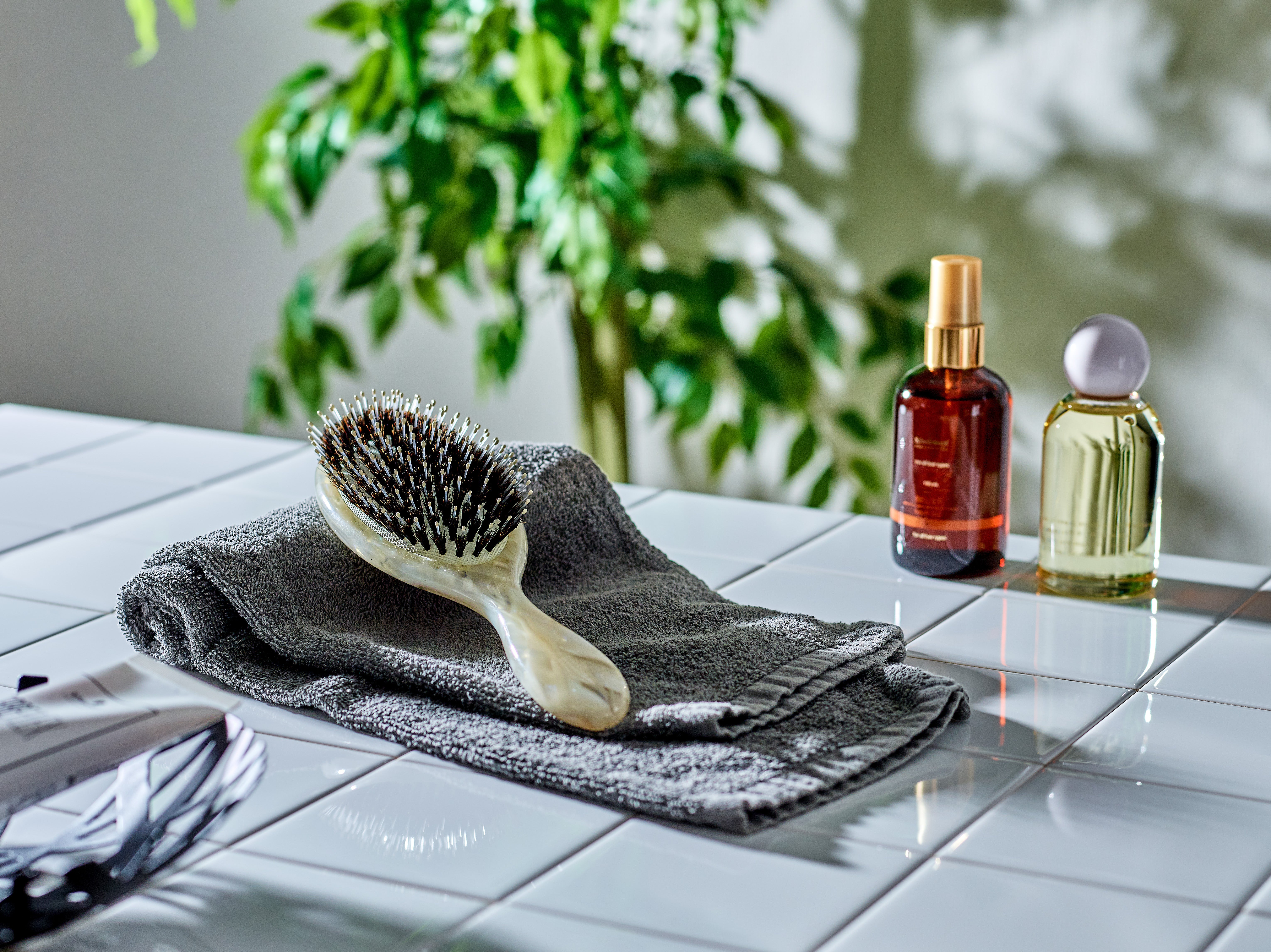 現役美容師開発 摩擦レス設計 アイロン不要で毛先までうる艶 Nuvie