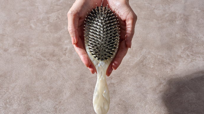 現役美容師開発 摩擦レス設計 アイロン不要で毛先までうる艶 Nuvie