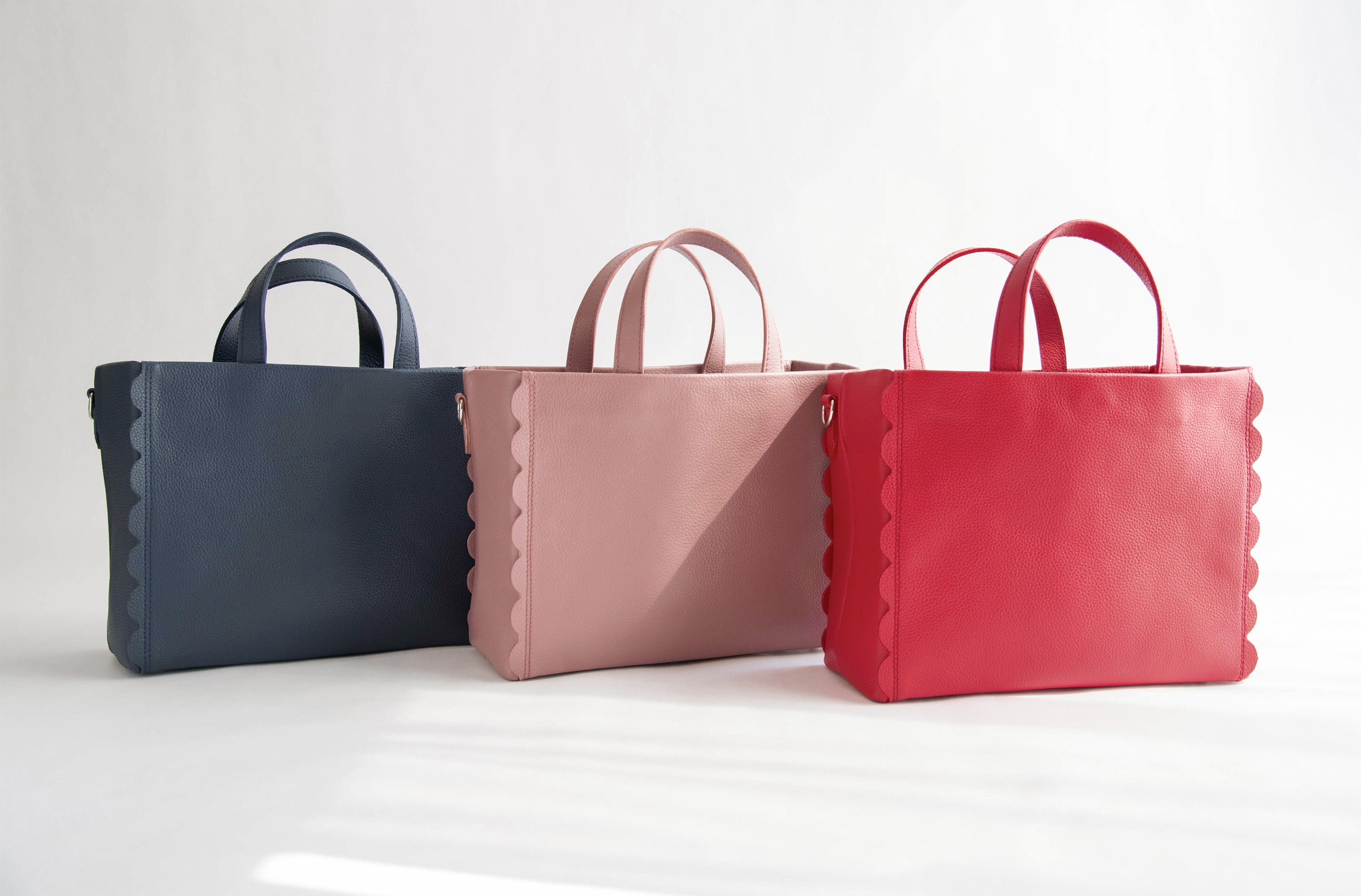 本革で上品に】甘すぎない“大人可愛い