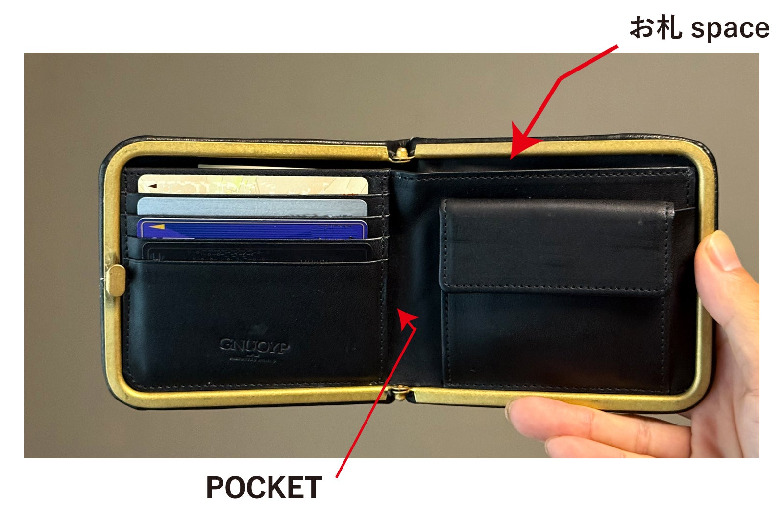 新鮮な二つ折り「がまぐち」。薄さ1cmでしっかり収納。パチンが