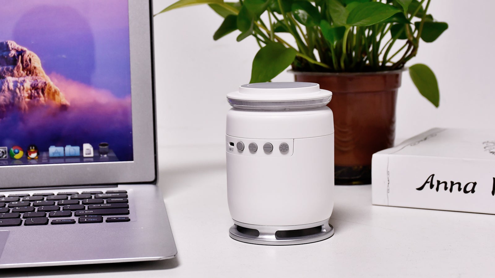 3 in 1ワイヤレス充電器とBTスピーカーがひとつに！1台で充電も音楽も