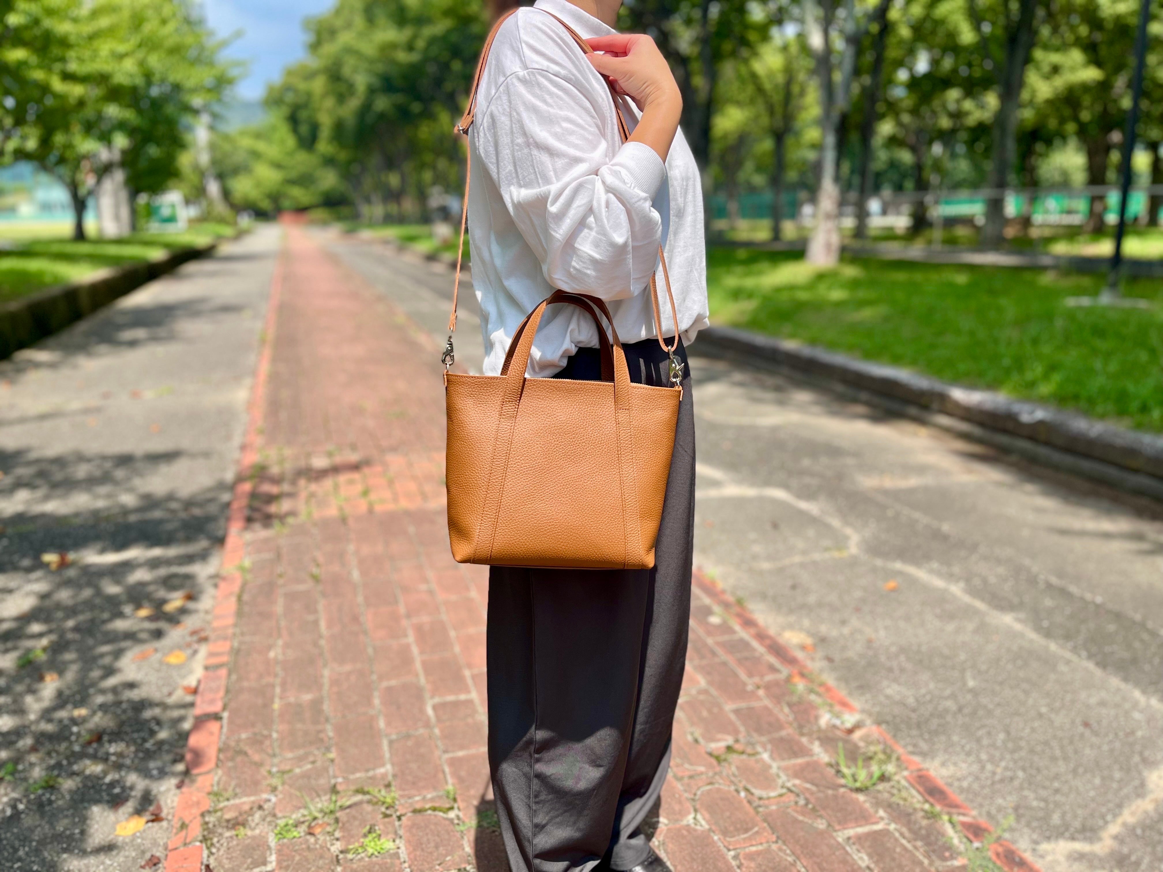 まるで自動開閉！サッと出し入れできるポケットでスマートな『大人の