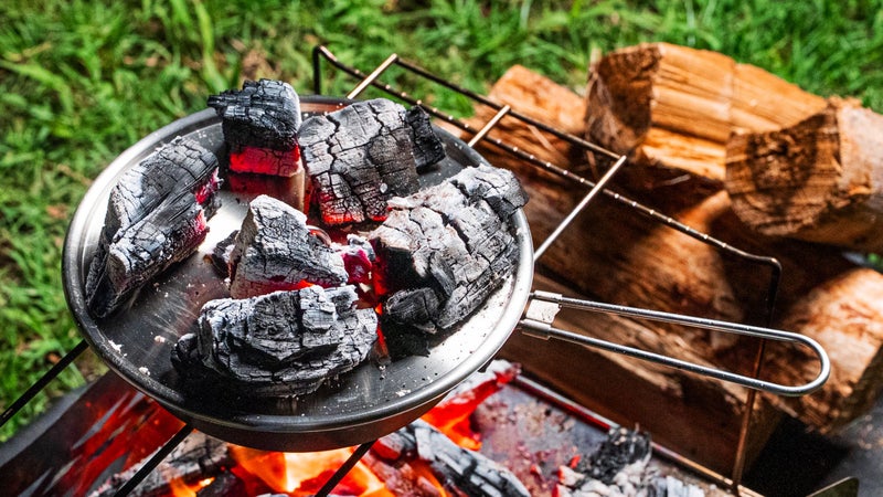 【超軽量】羽のように軽く焦げ付きにくい!折り畳める純チタン製フライパン!燕三条