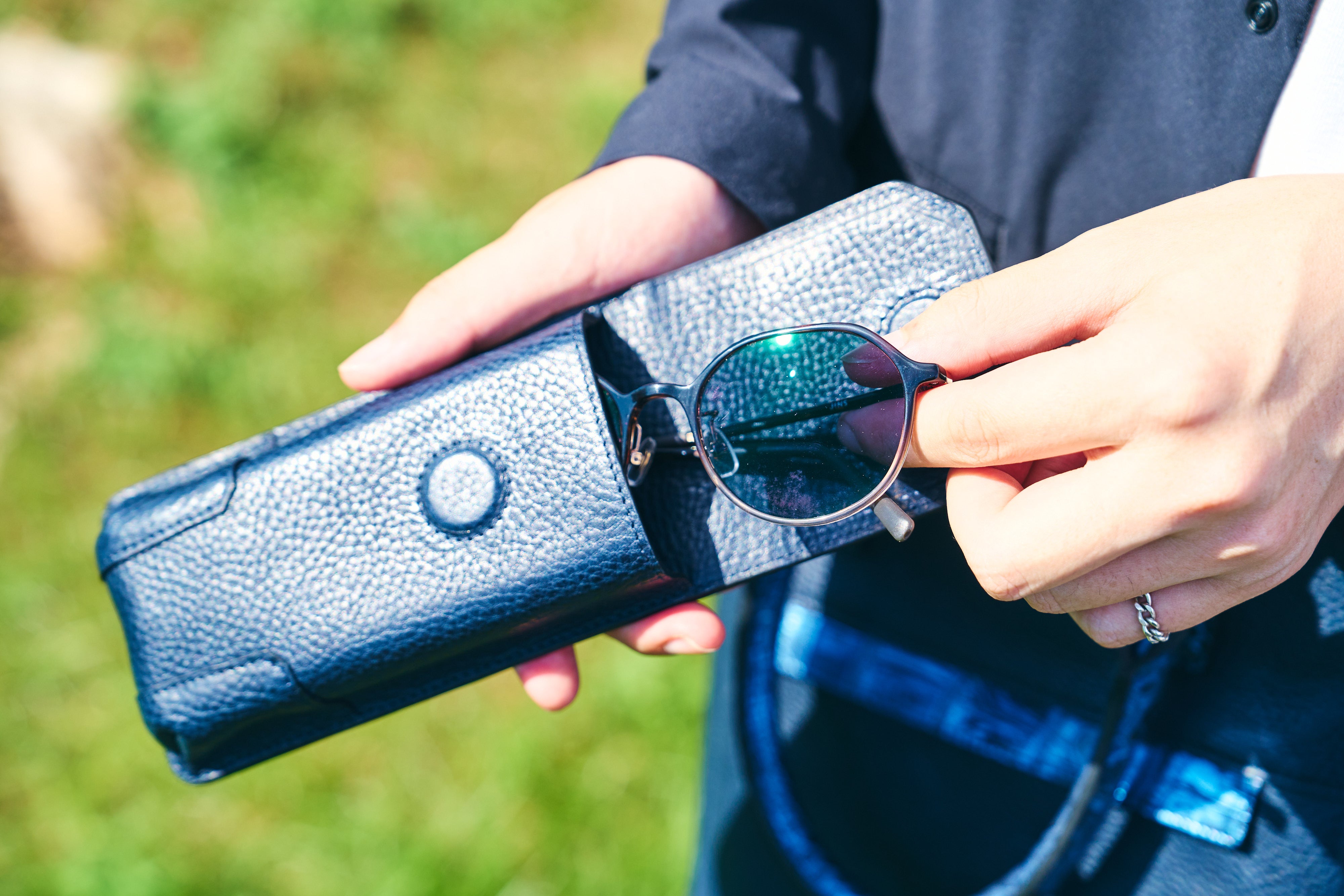 至高の相棒。持つたび誇れる存在感！縦型トート&サングラスケース