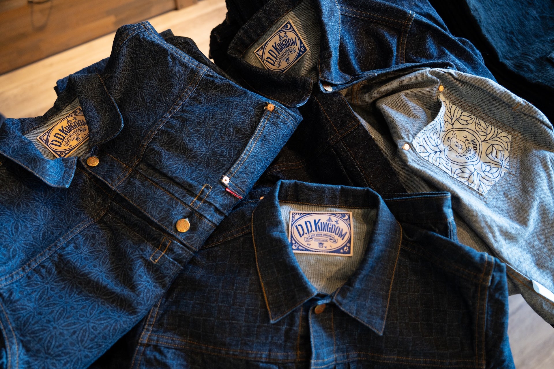 岡山デニムの新たな歴史を刻む 革新的「版画デニム」 大戦モデル 1ST