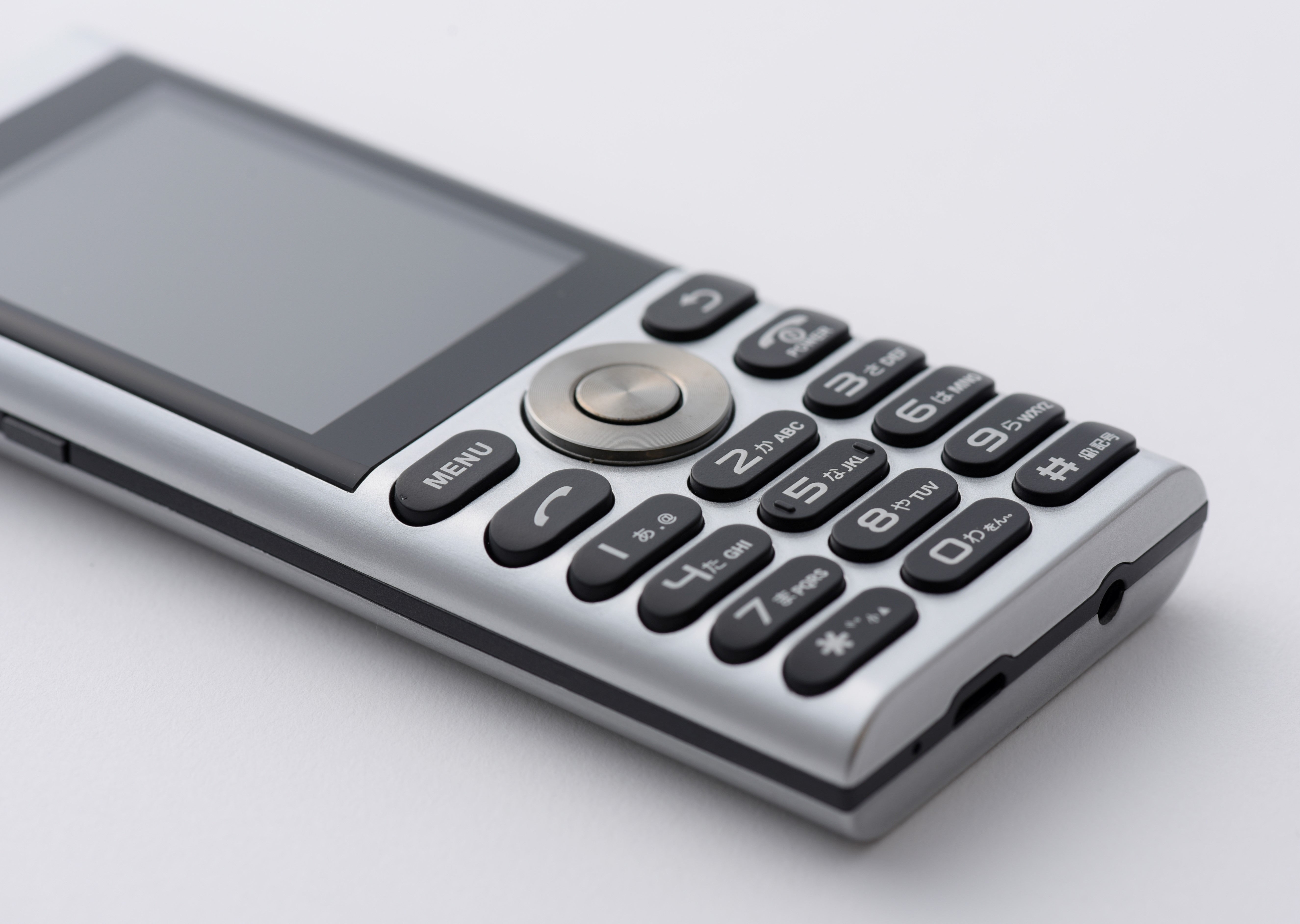 日本メーカーが本気で作る。本格SIMフリー携帯 un.mode phone01