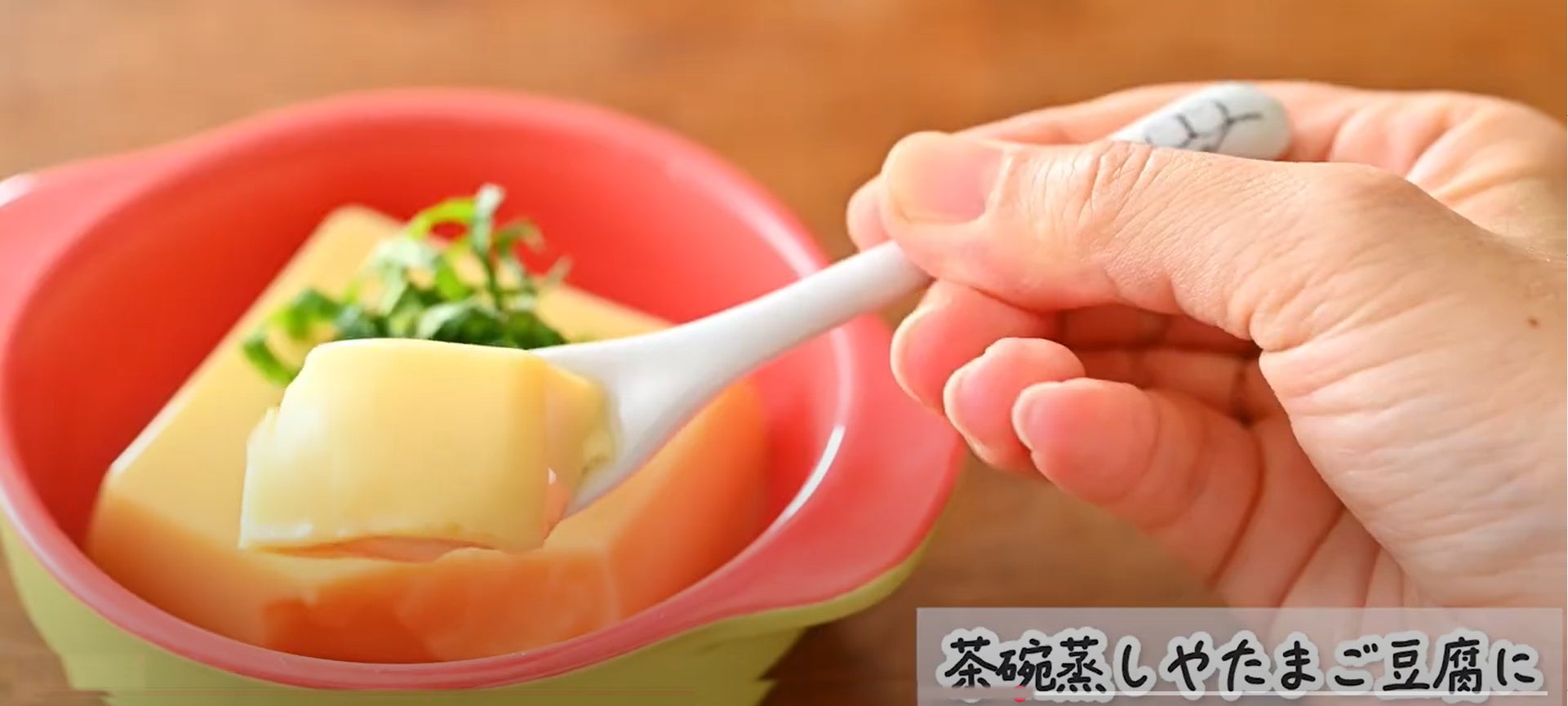 森の妖精】・シマエナガ 有田焼スプーン 白さ際立つ、笑顔を運ぶ