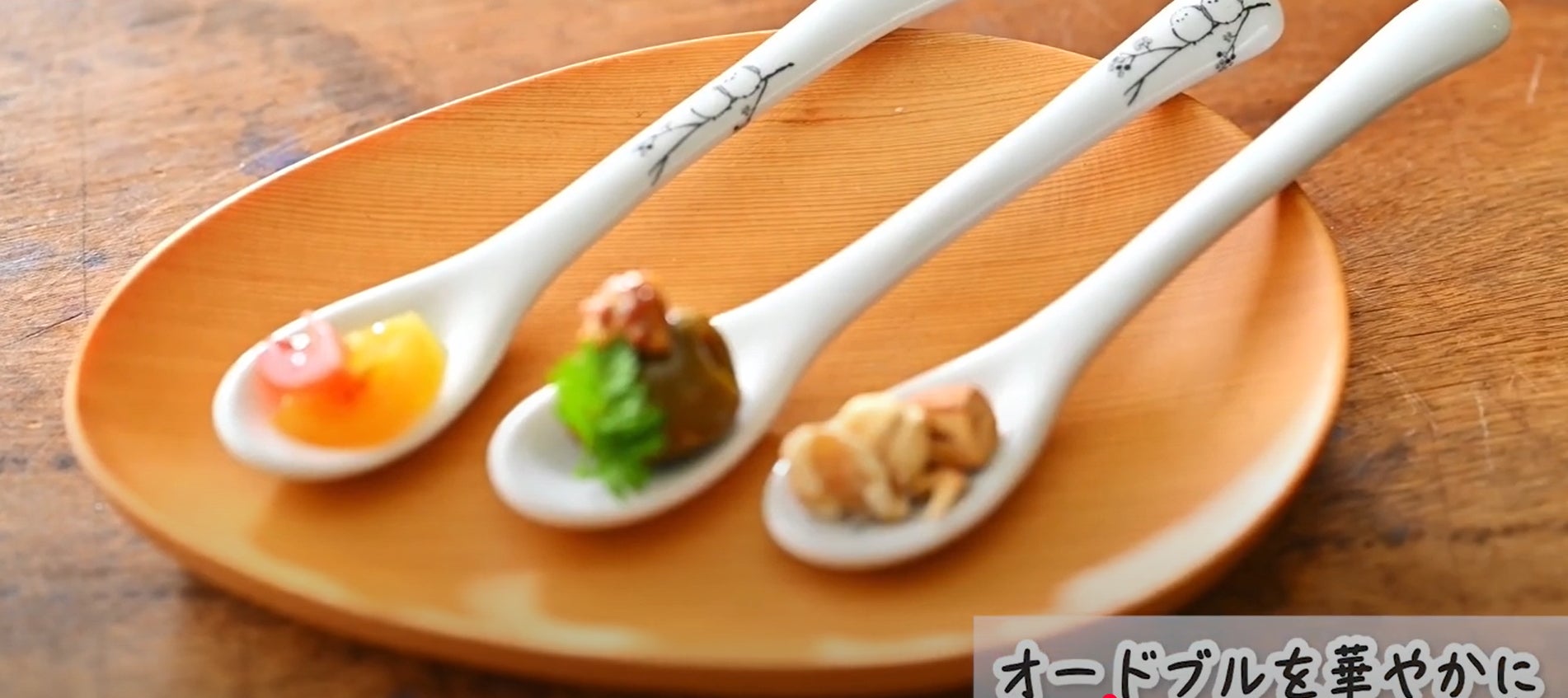 森の妖精】・シマエナガ 有田焼スプーン 白さ際立つ、笑顔を運ぶ