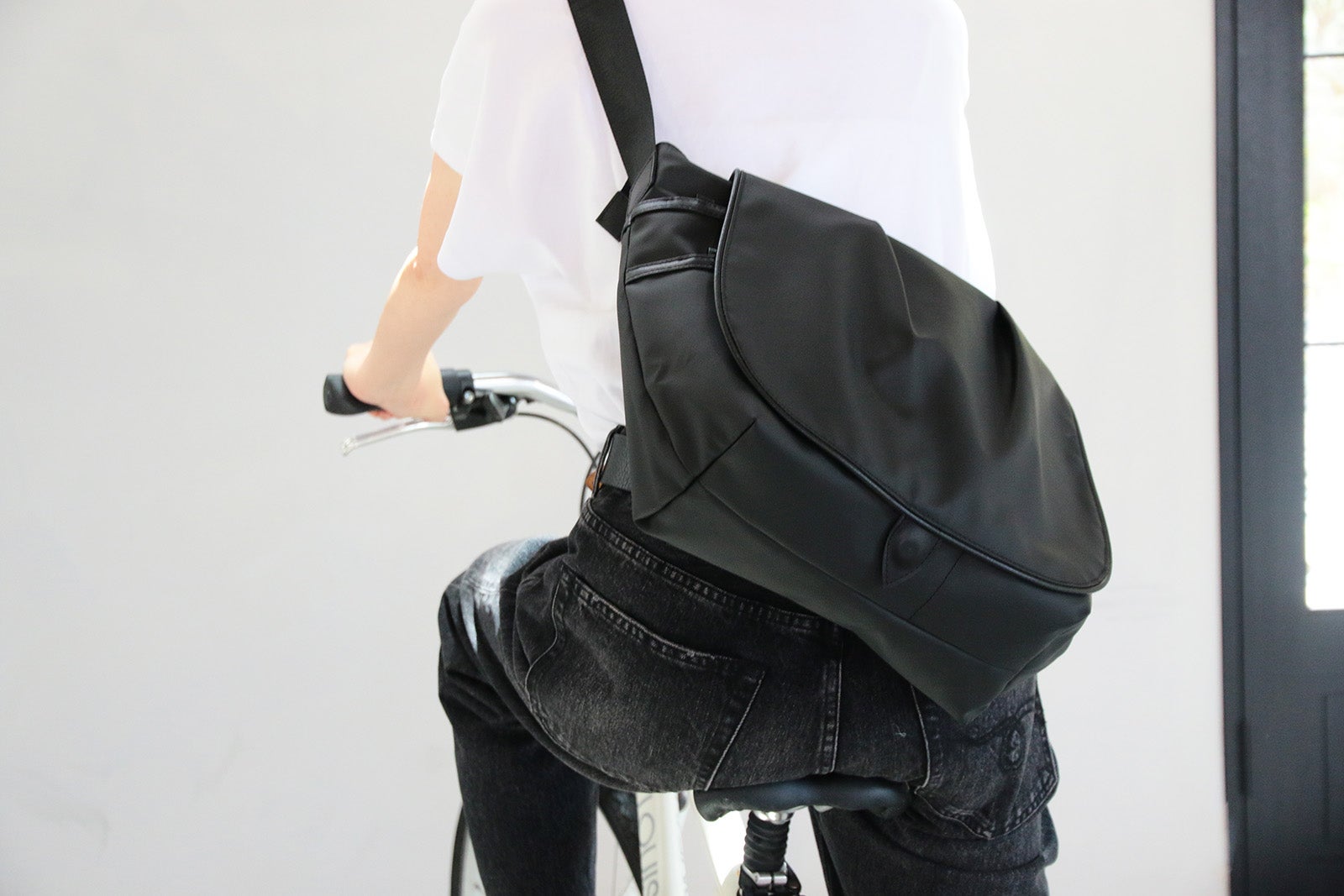  MAIL メッセンジャーバッグ 旅に趣味に通勤に。大人の毎日に寄り添う、アクティブな軽量