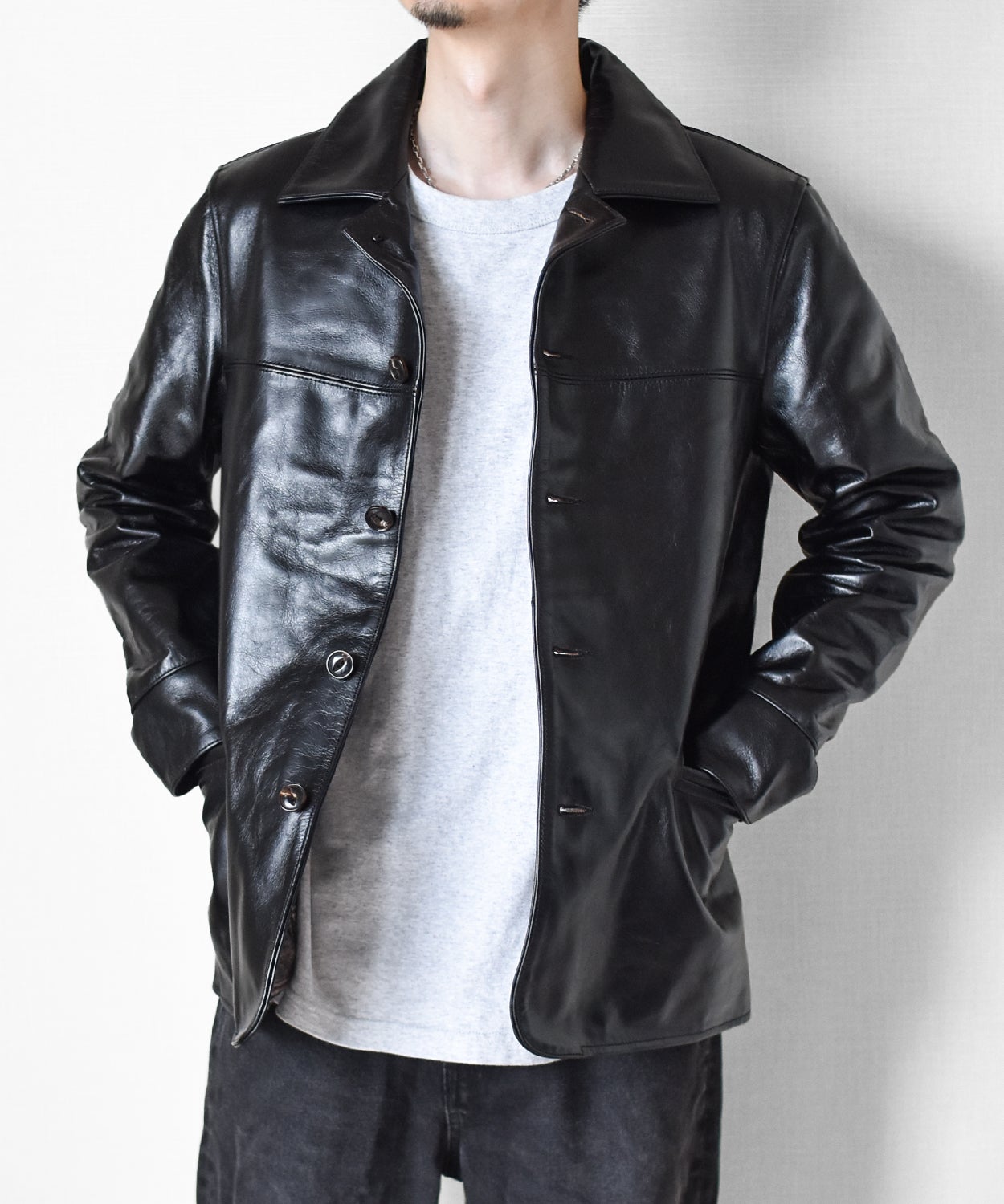 ポーランド産ホースハイドで仕立てた、拘りのレザーカーコートを