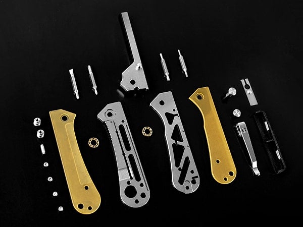 日常もアウトドアもこれ1本！アメリカ発・NUKNIVES多機能ドライバー