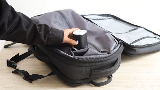 世界で最も軽いものって？ スーツケースはもう不要。衣類を50%圧縮し、旅の荷物を一つに