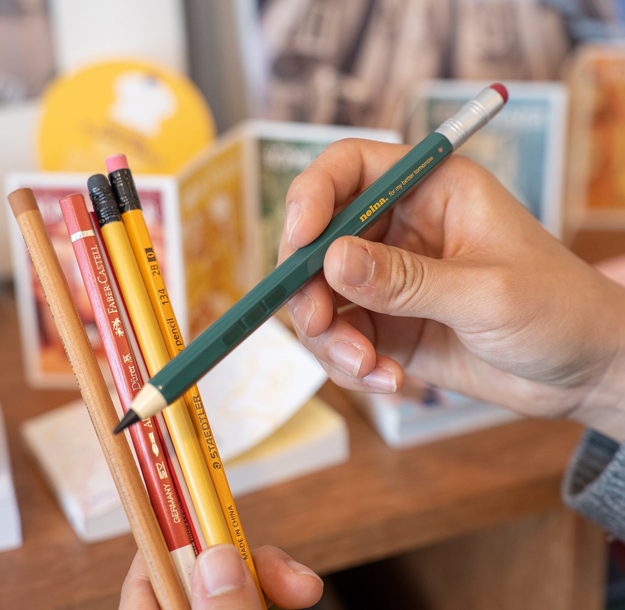 鉛筆デザイン×3つの物理ボタン×9つの機能！進化したiPadペンシル Nelna