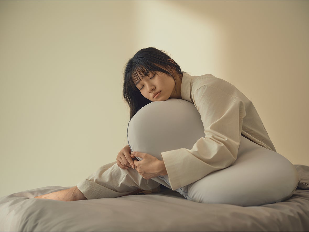 INTONE 枕 PILLOW まくら NEW 大きめ × 本能から生まれた 首こり